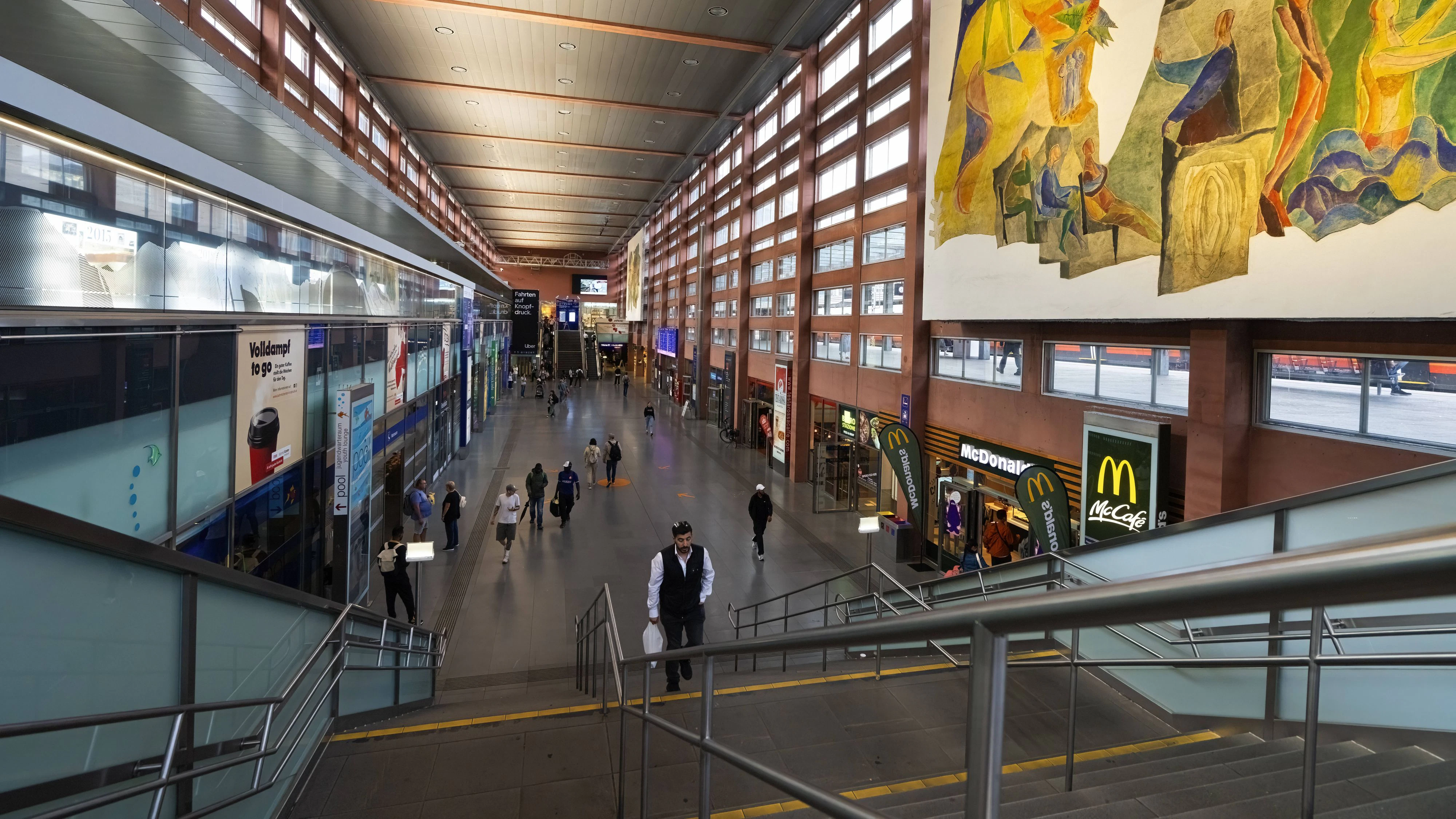 Blick in den Innsbrucker Hauptbahnhof. 
