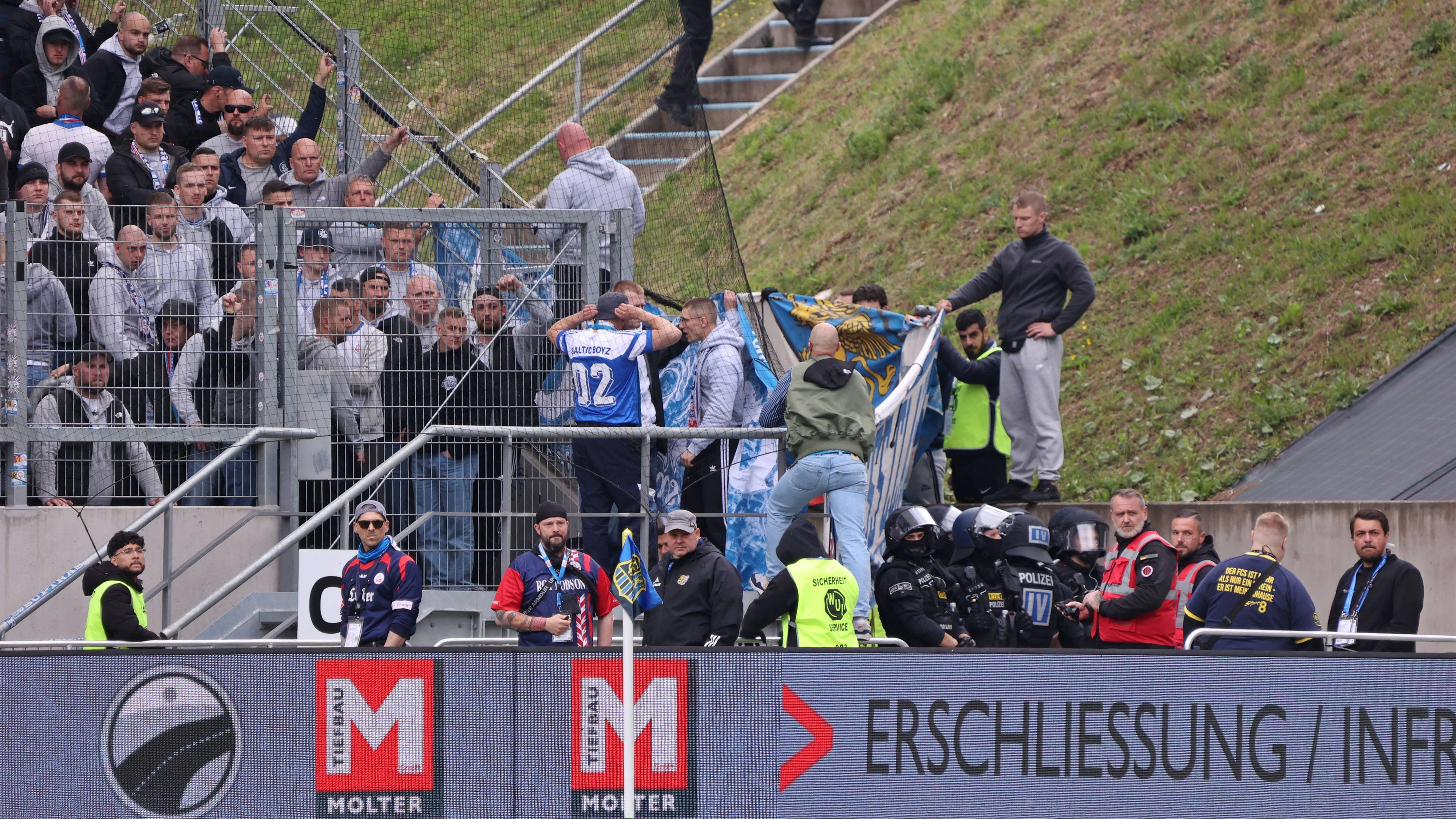 Der medizinische Notfall bei Hansa Rostock erschüttert die Fußballwelt.