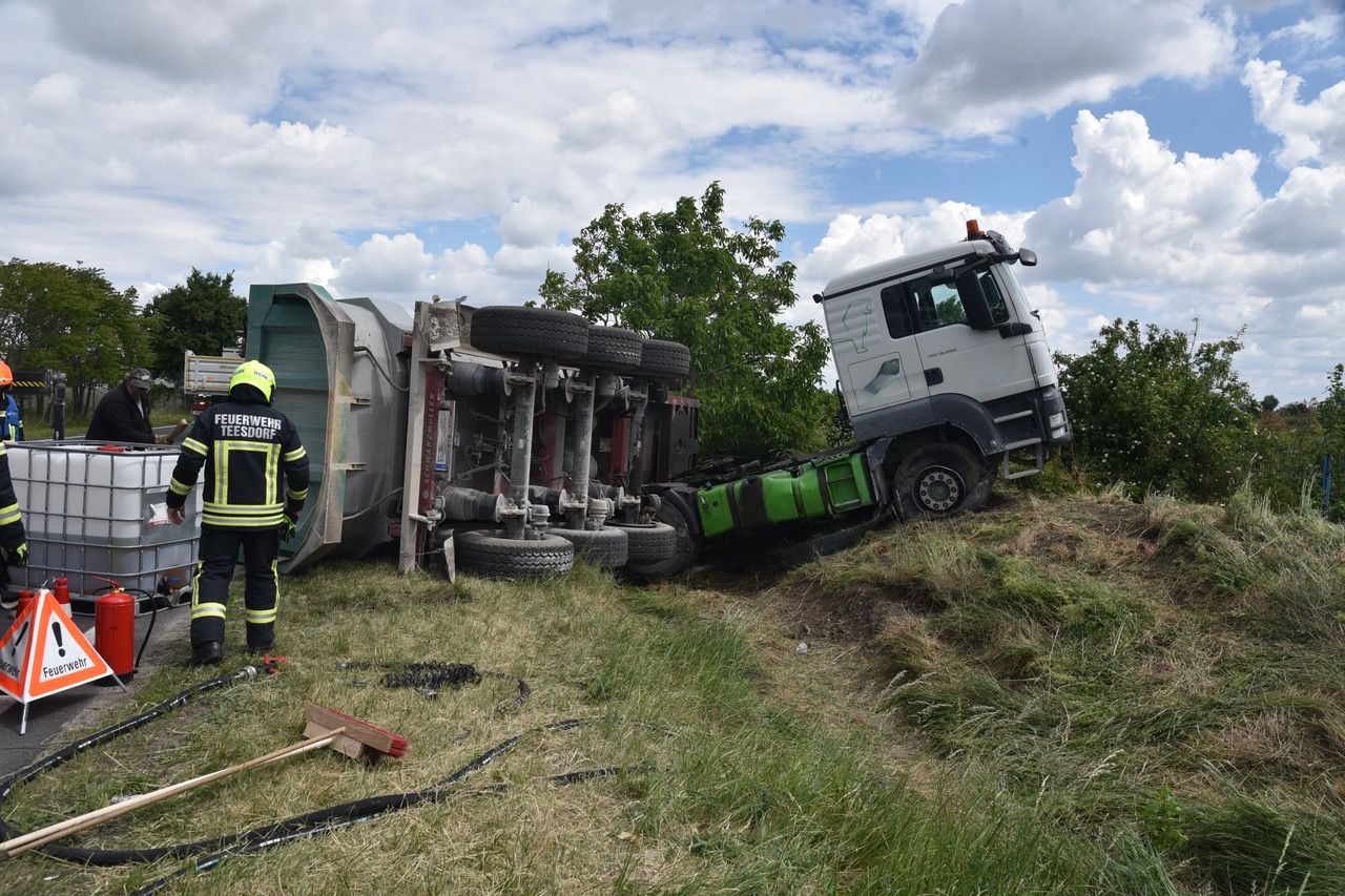 Sattelschlepper umgestürzt – Lenker schwer verletzt