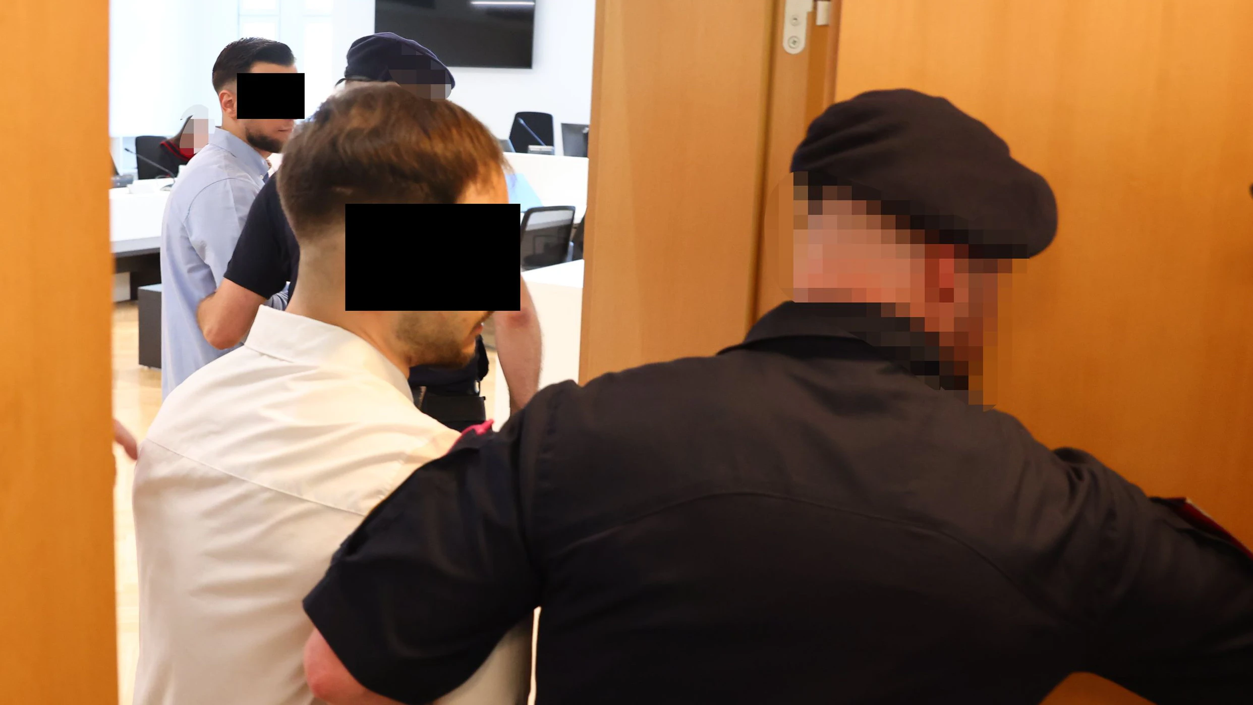 Geschäftsmann ausgeraubt: Verdächtige vor Gericht in Wien