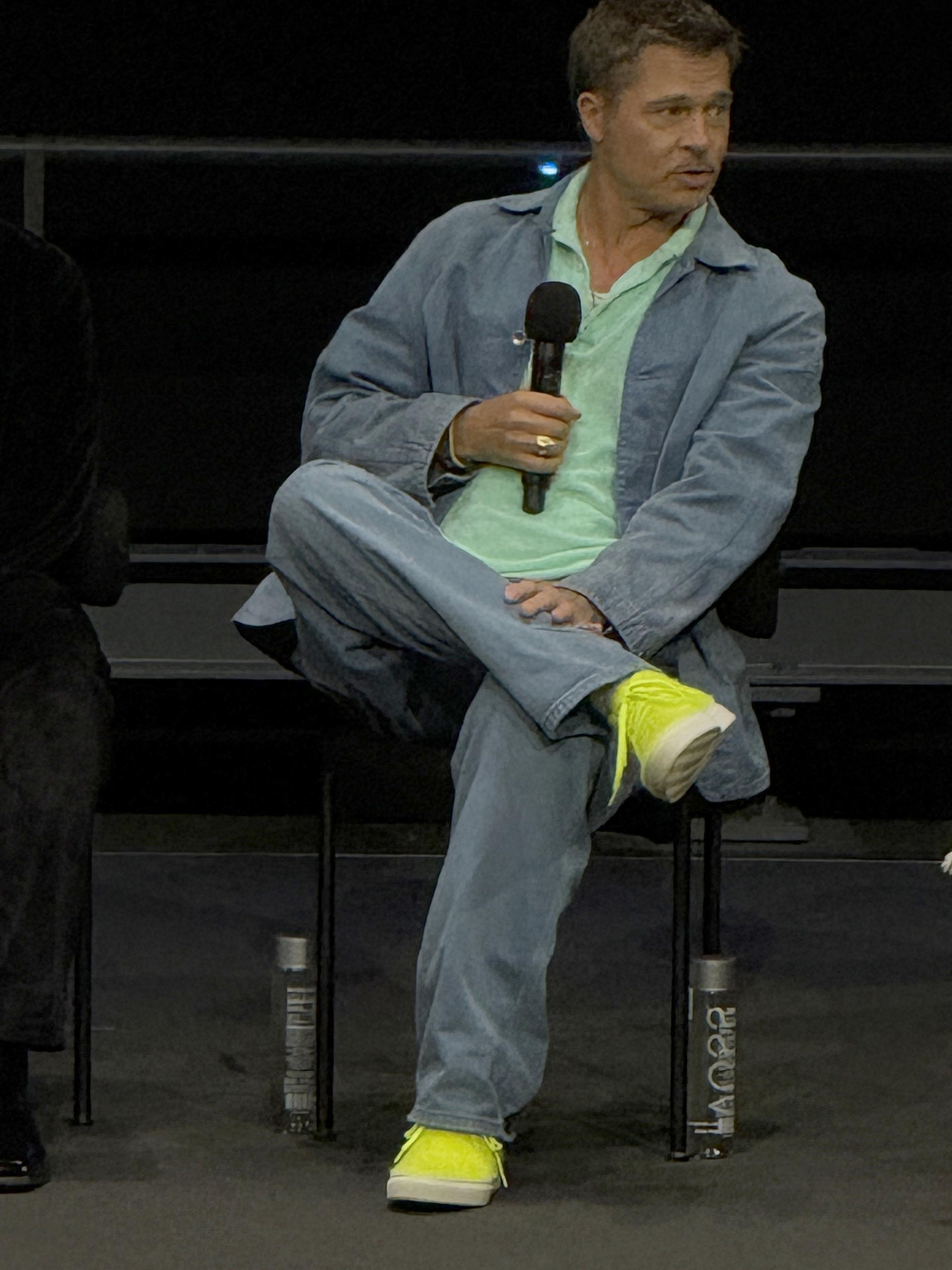 Brad Pitt zeigt sich jugendlich wie selten.