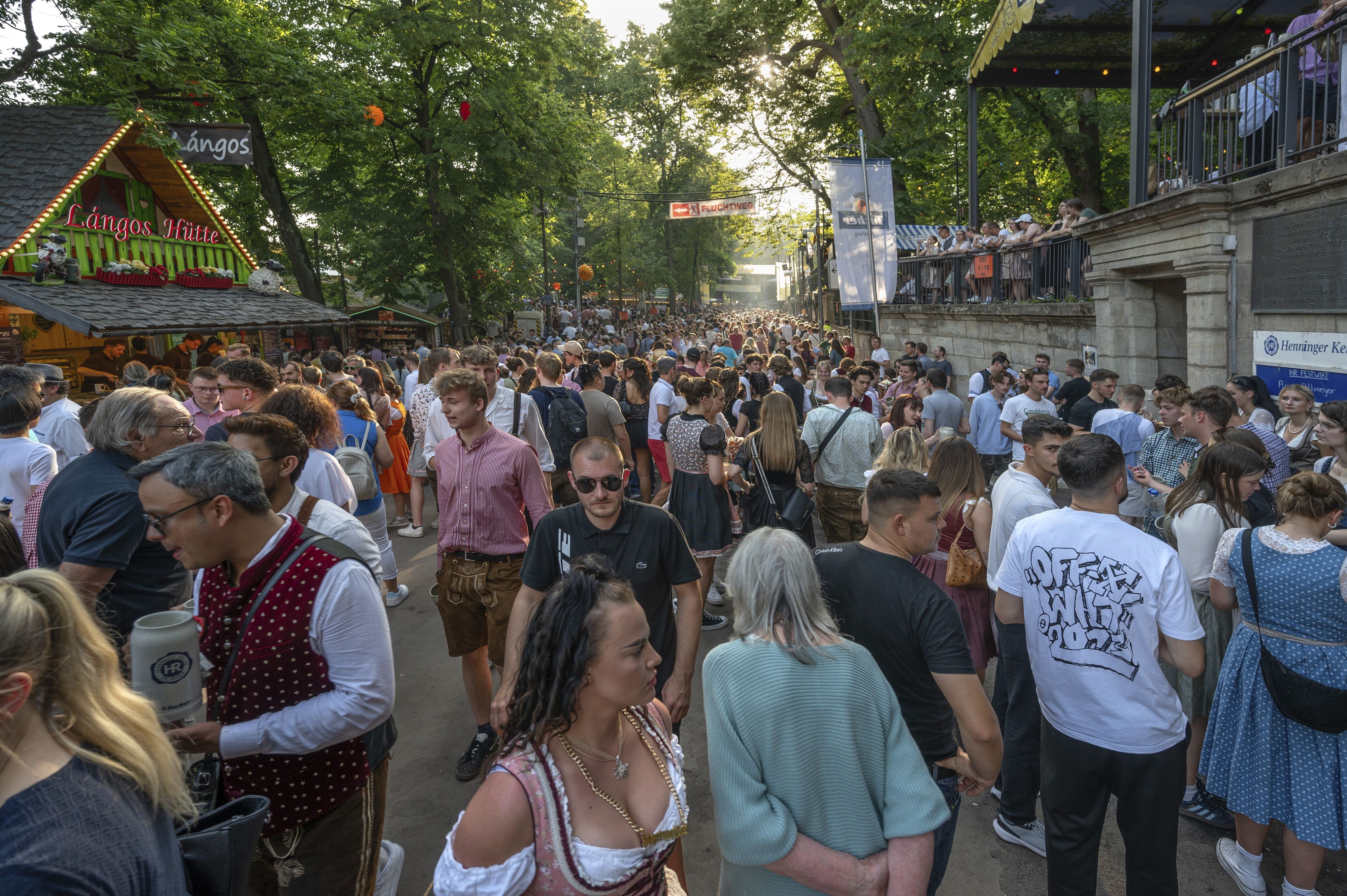 Heute.at - Menschenfeindlich – Volksfest verbannt Schlagersongs