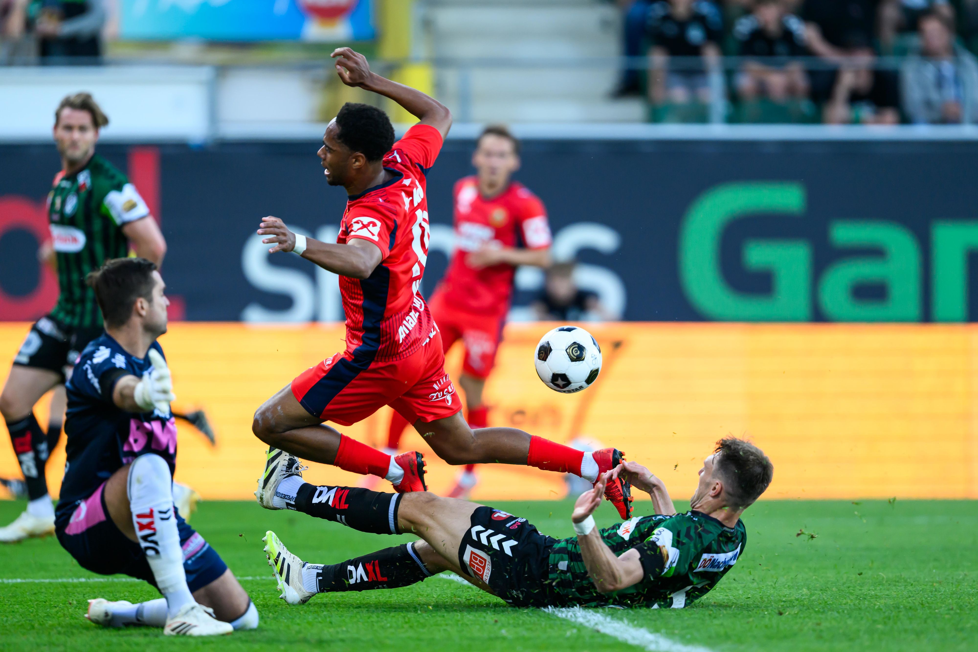 Heute.at - Rapid verliert in Ried und zittert um den Europacup