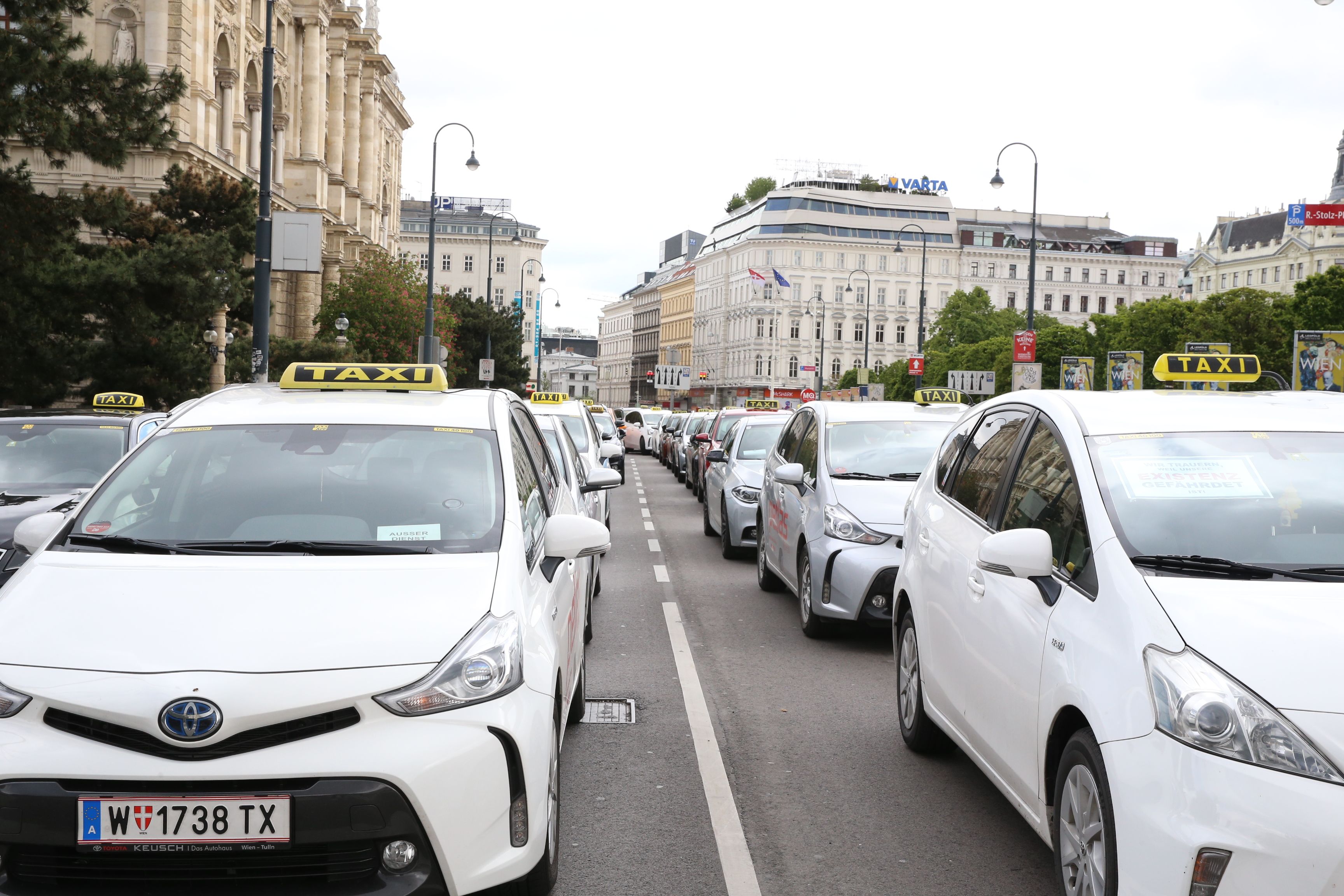 Plan von Novak: Alle Taxis sollen in Wien dieselbe Farbe haben. 