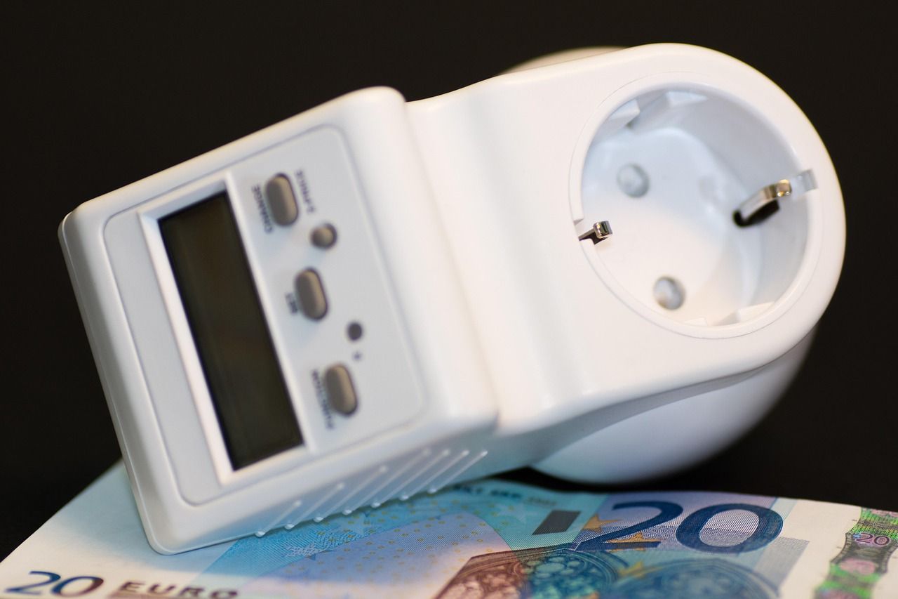 Stromzähler mit Euro-Münzen