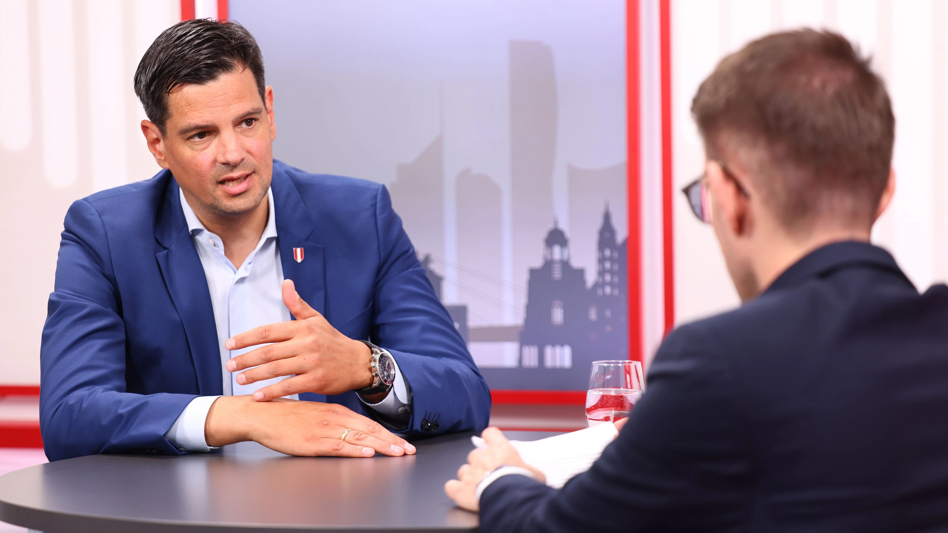 Heute.at - Um Job bemühen, sonst wird Geld gestrichen