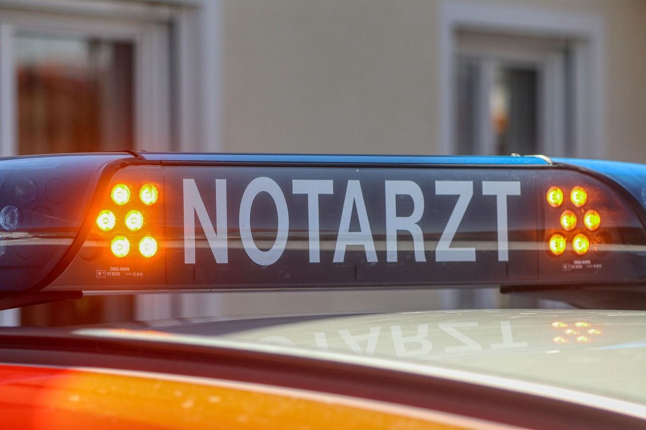 Arzt bei Notfall-Einsatz im Kampf gegen Epidemien