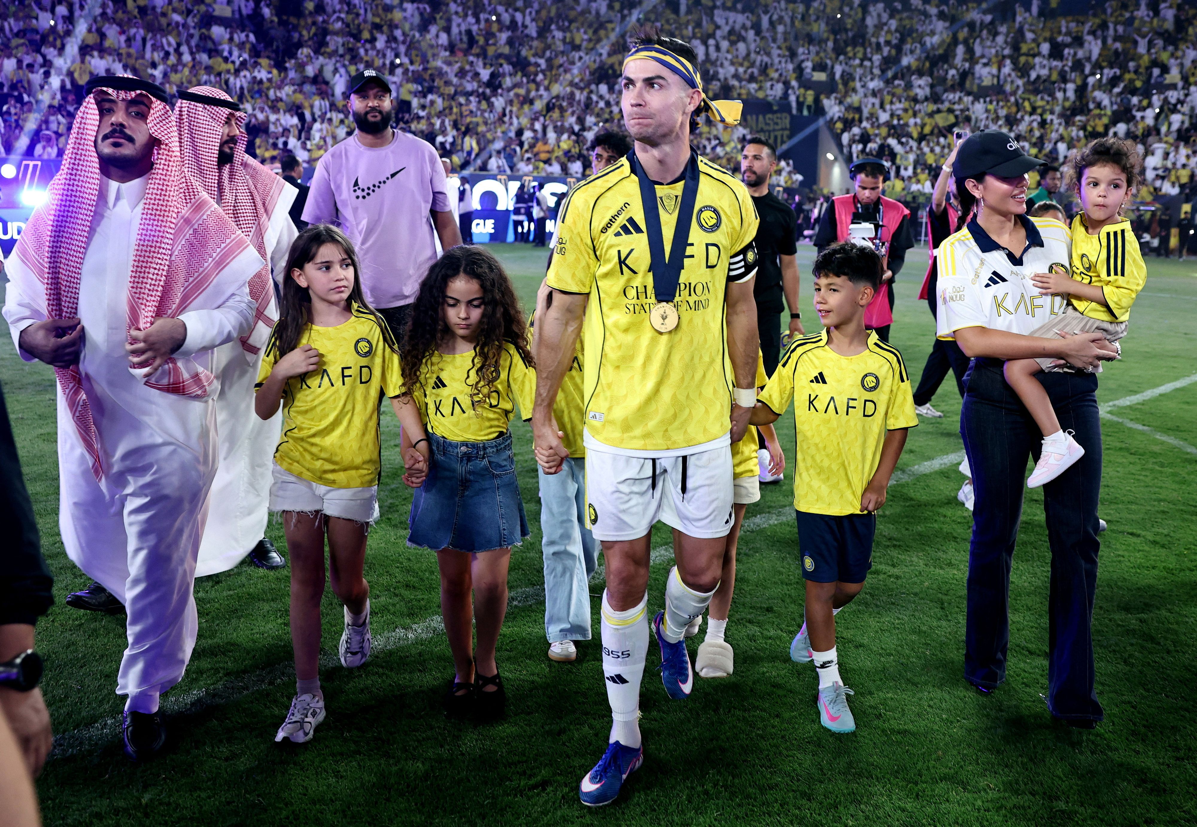 Fußball-Star Cristiano Ronaldo und seine Familie nach dem Titelgewinn in Saudi-Arabien. 