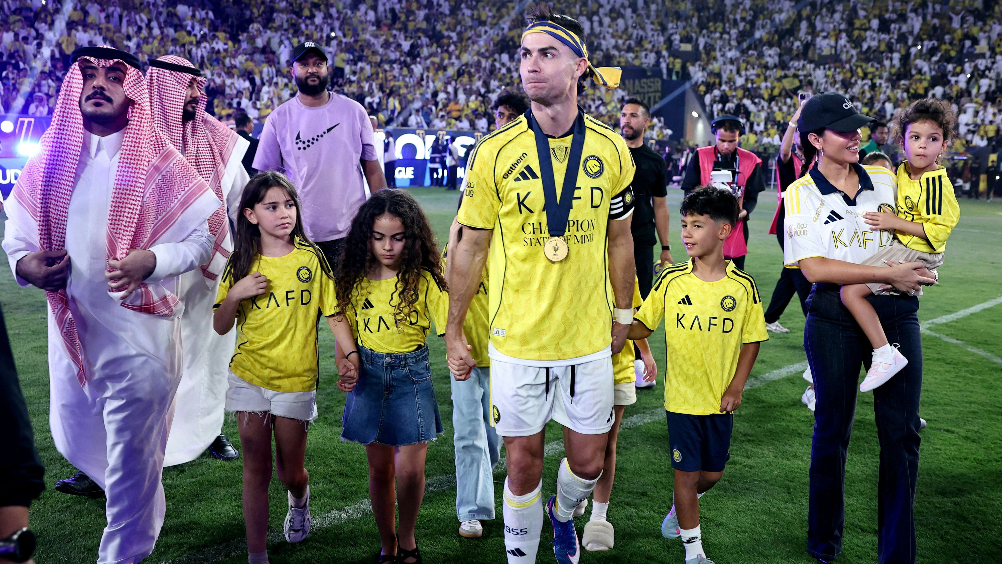 Fußball-Star Cristiano Ronaldo und seine Familie nach dem Titelgewinn in Saudi-Arabien. 