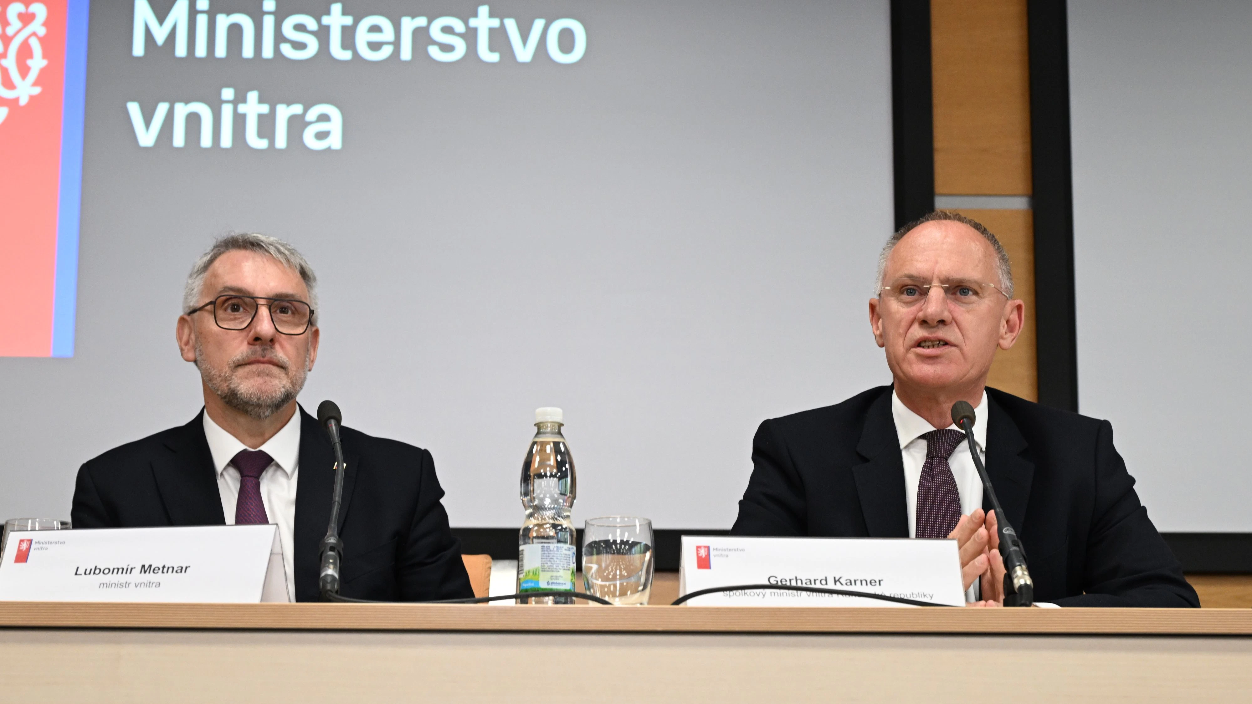 A press conference following a meeting between Czech Interior Minister Lubomir Metnar, left, and Austrian Federal Minister of the Interior Gerhard Karner, right, was held in Prague, Czech Republic, on May 22, 2026. (CTK Photo/Katerina Sulova)