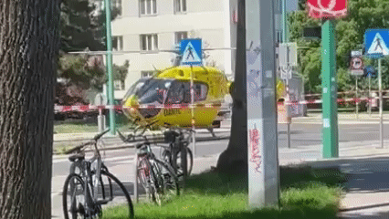 Heute.at - Lebensgefahr! Kleinkind am Gehsteig von Auto erfasst