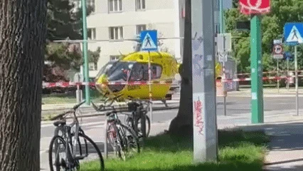 Heute.at - Lebensgefahr! Kleinkind am Gehsteig von Auto erfasst
