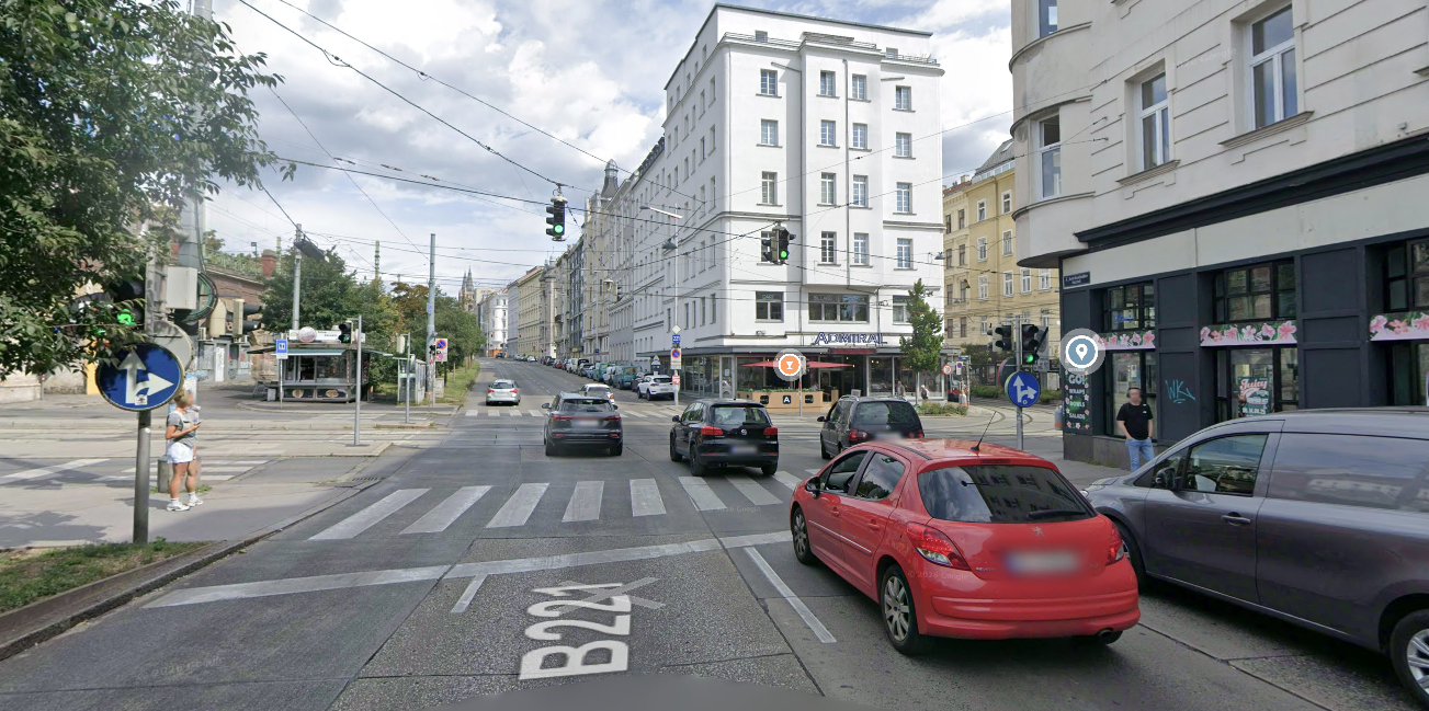 Hier wurde ein Wagen in Fußgänger geschleudert, ein Passant wurde schwer verletzt.