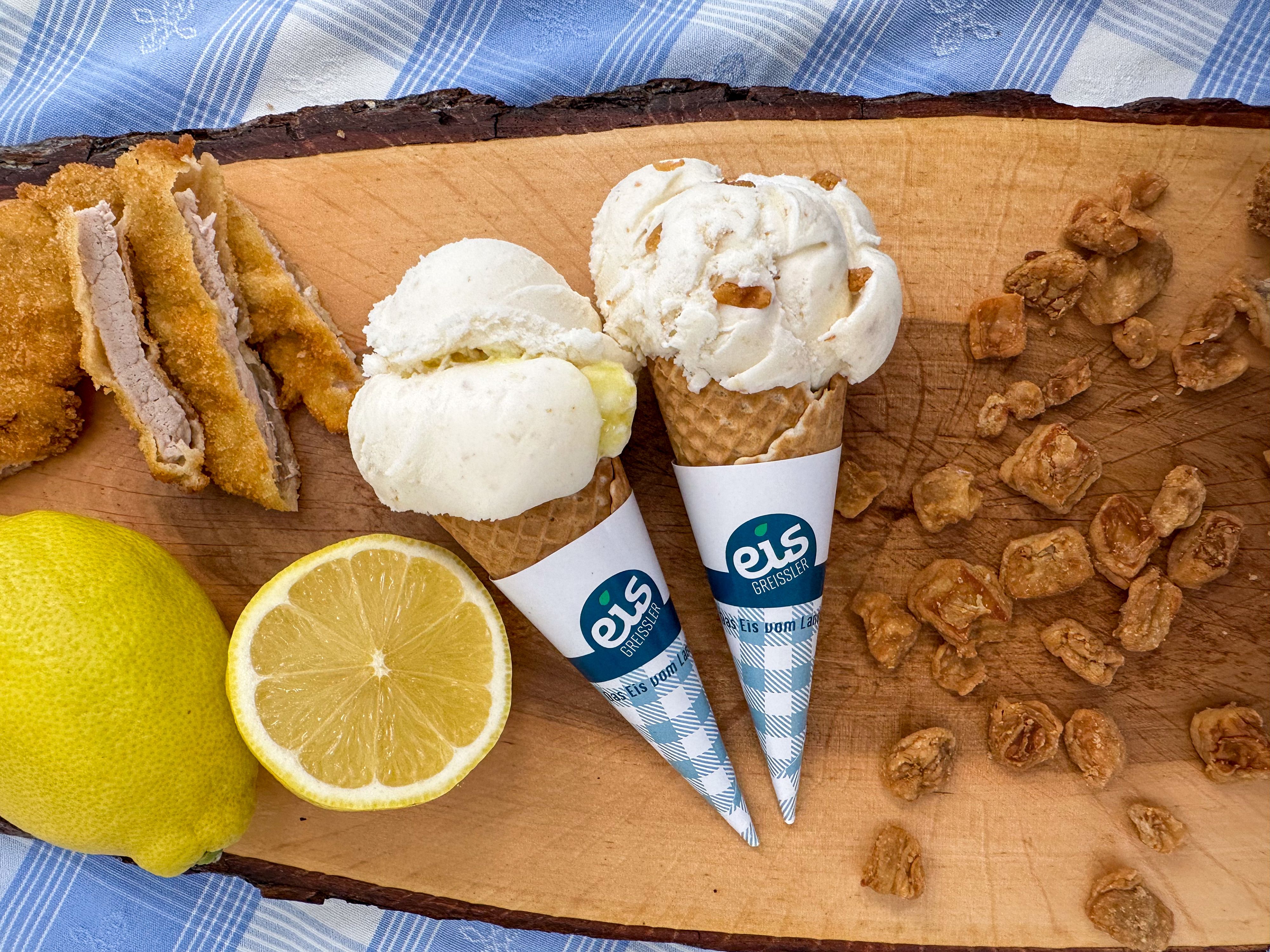 Schnitzel (l.) und Grammel (r.) – ob diese Eis-Kreationen auch wirklich schmecken, muss jeder für sich entscheiden.