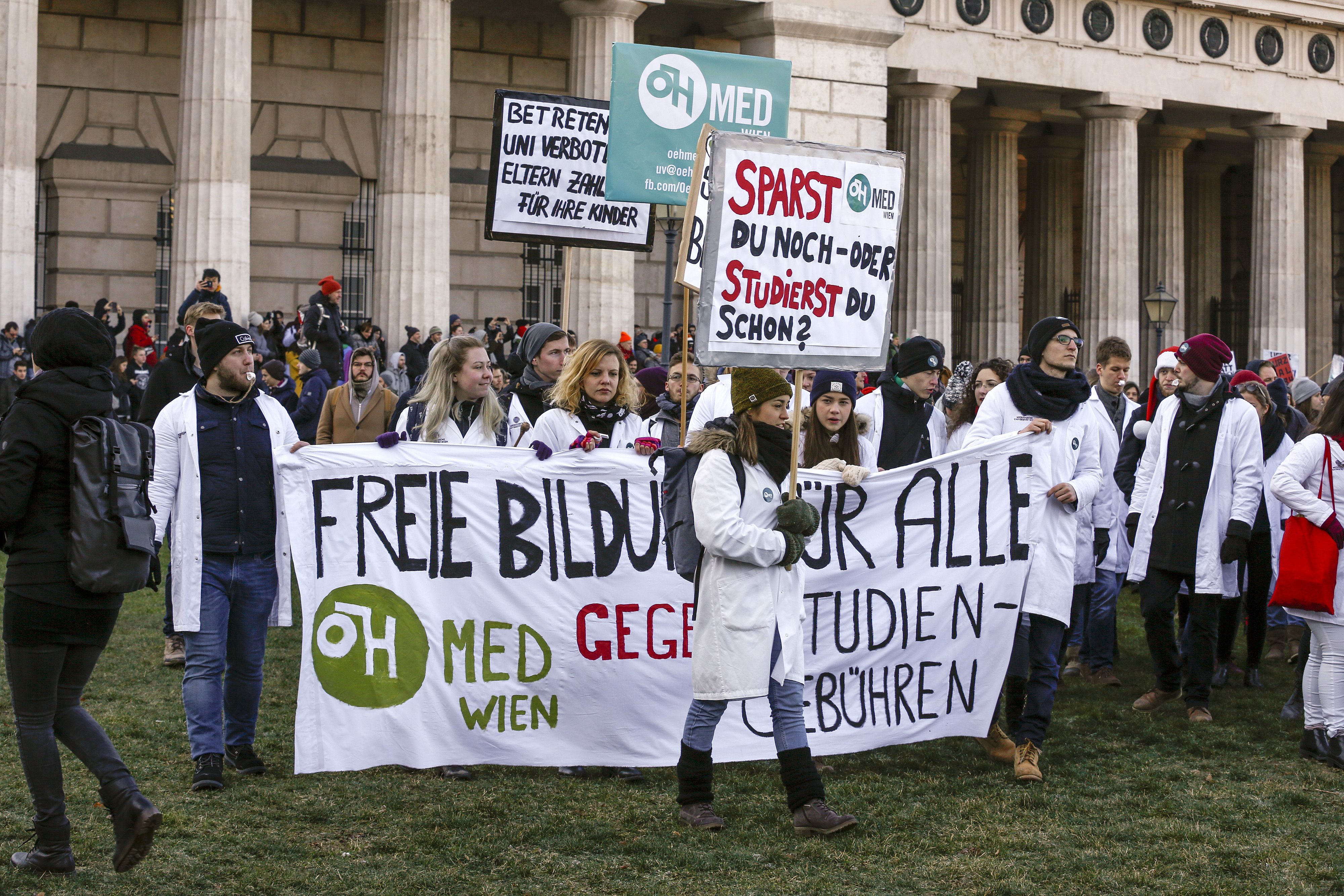 Heute.at - Regierung macht es sich einfach! Uni-Streit eskaliert