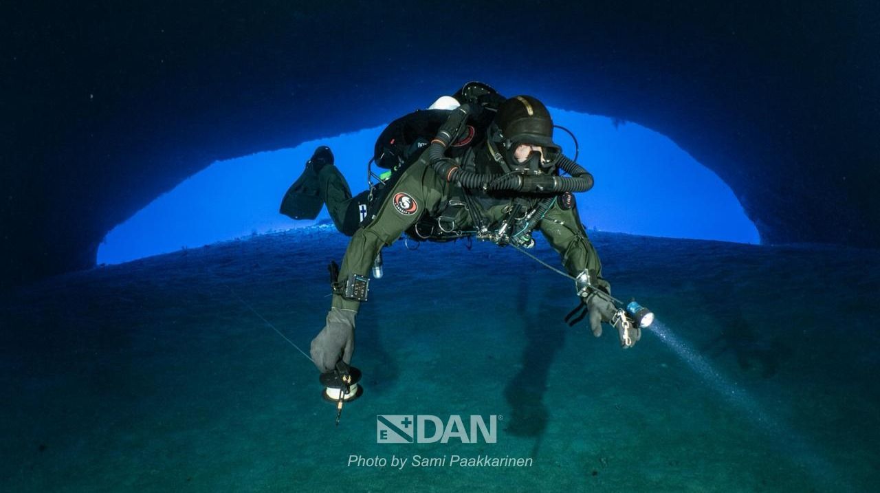 Fünf Taucher starben in einem engen Höhlensystem auf den Malediven. Nun wurden erste Fotos der Bergungsmission veröffentlicht. 