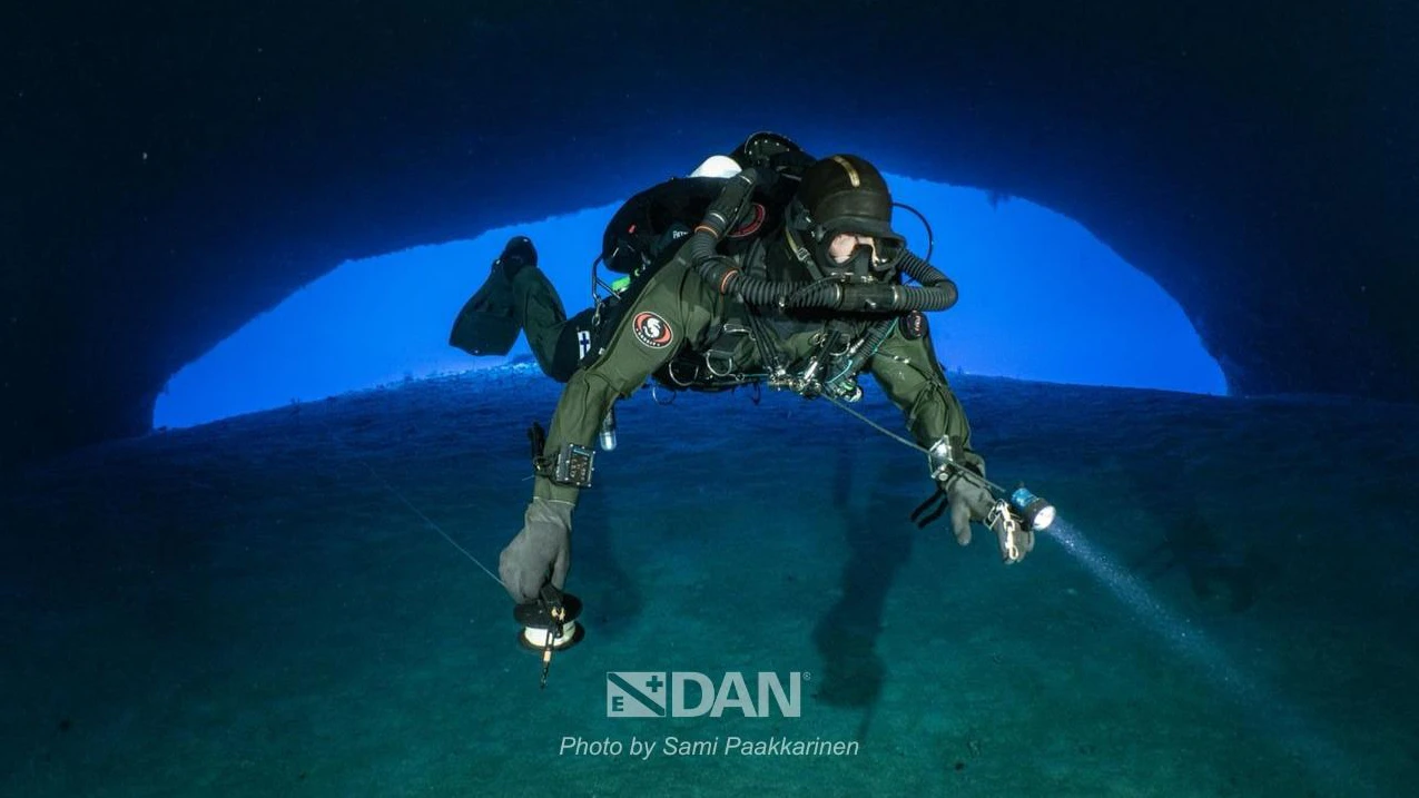 Fünf Taucher starben in einem engen Höhlensystem auf den Malediven. Nun wurden erste Fotos der Bergungsmission veröffentlicht. 
