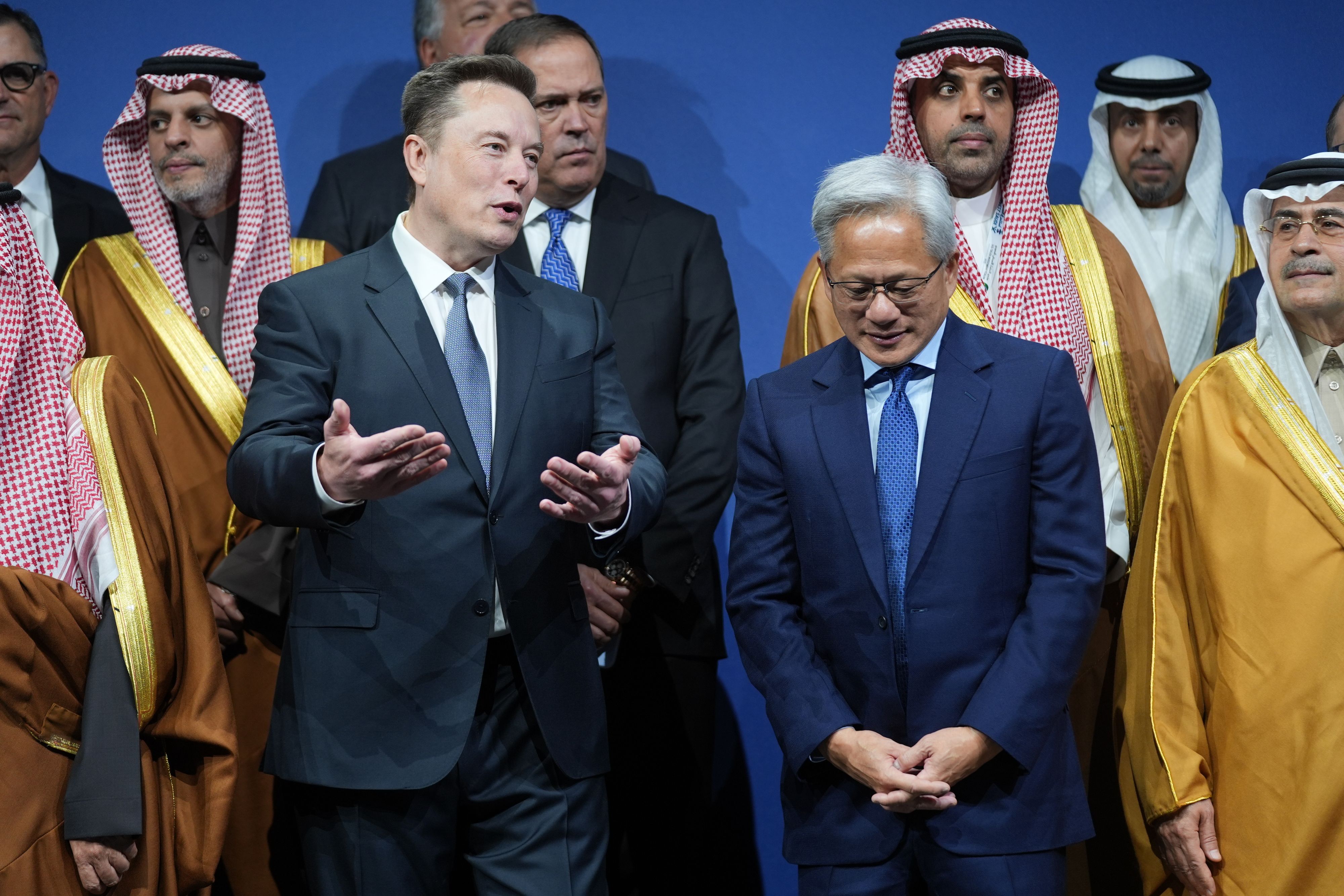 Man darf davon ausgehen, dass beide Milliardäre mehrere Handys für verschiedene Zwecke besitzen. 