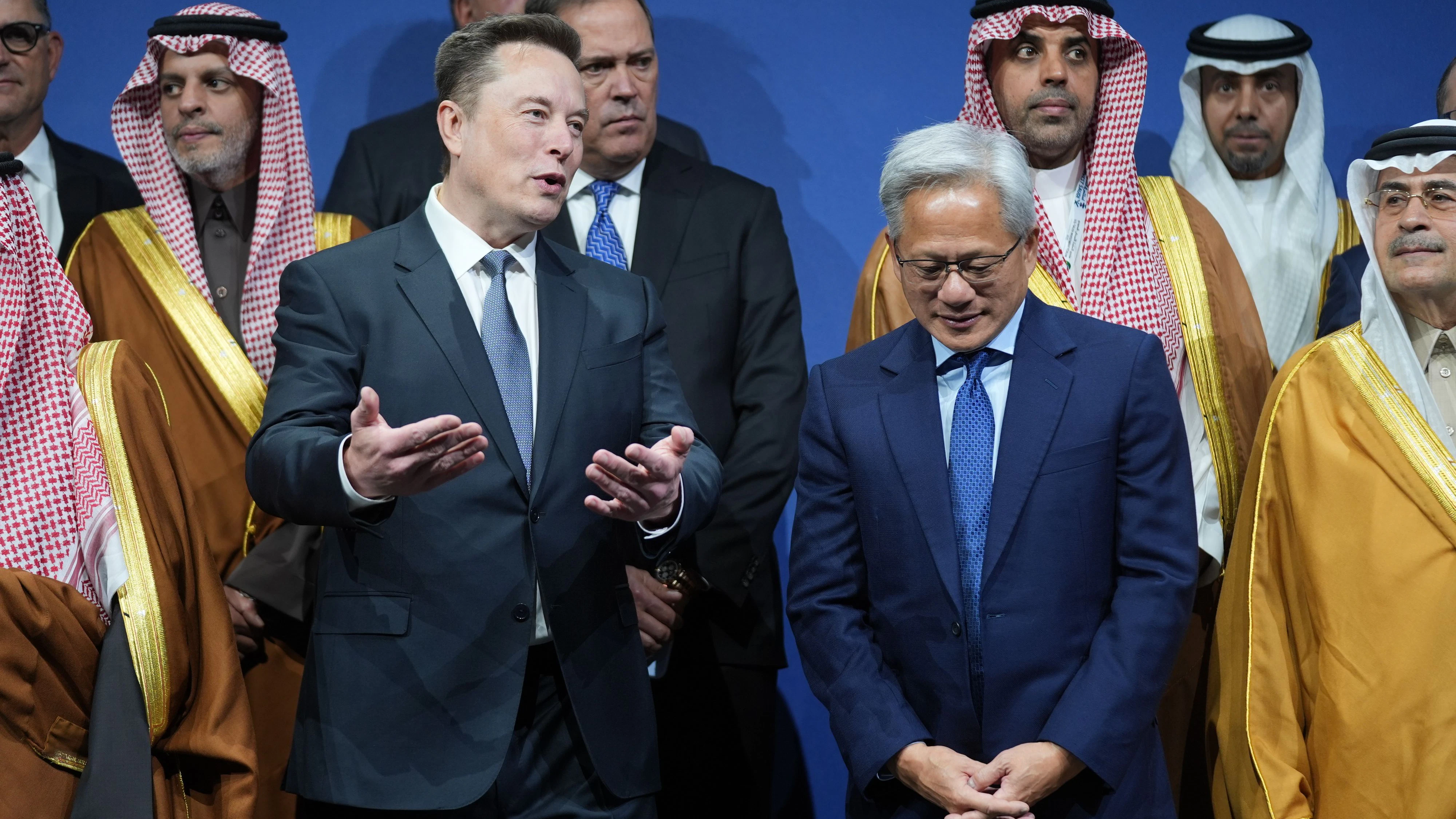 Man darf davon ausgehen, dass beide Milliardäre mehrere Handys für verschiedene Zwecke besitzen. 