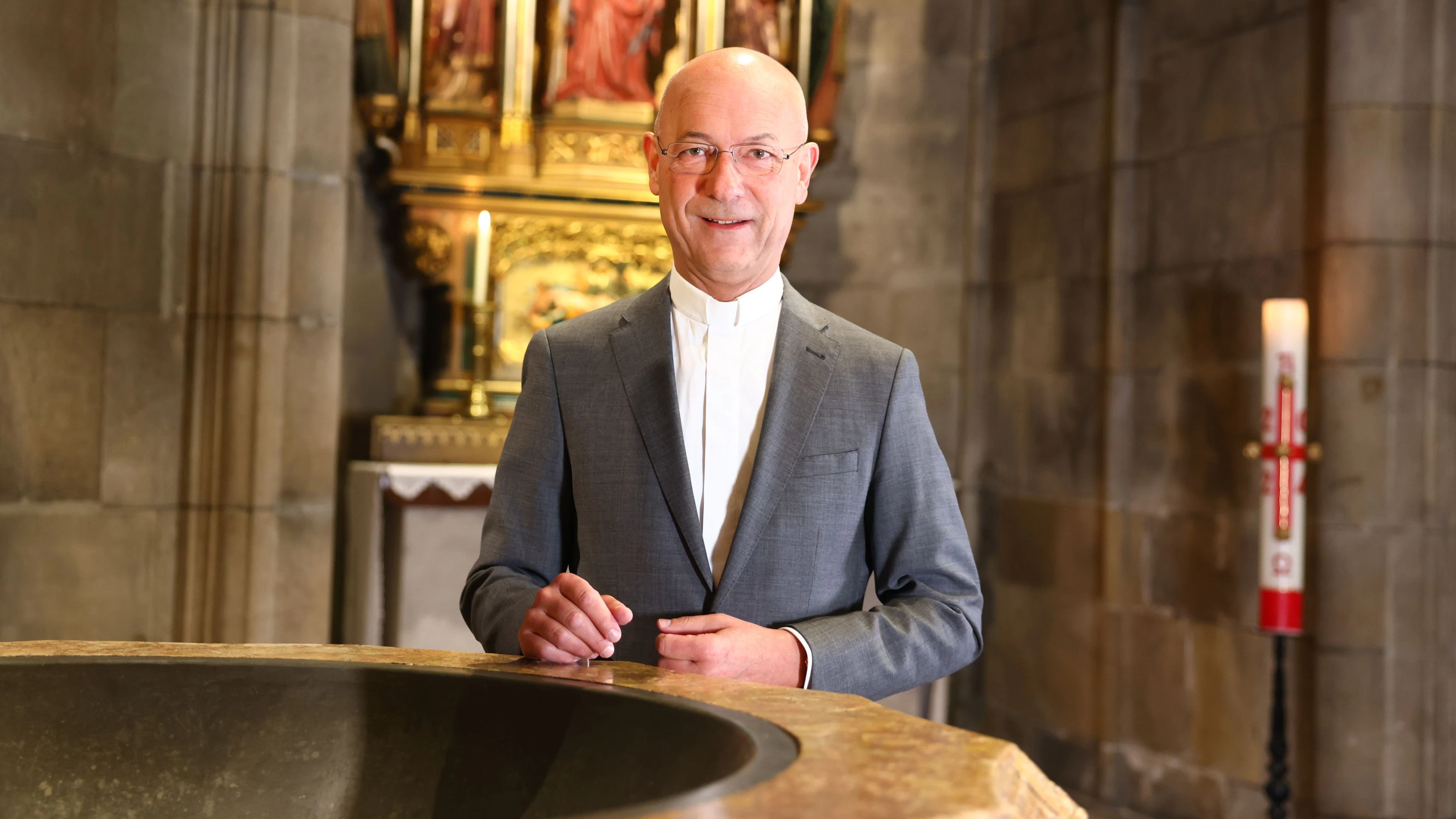 Heute.at - Dompfarrer Toni Faber geht – Wollte am Altar sterben