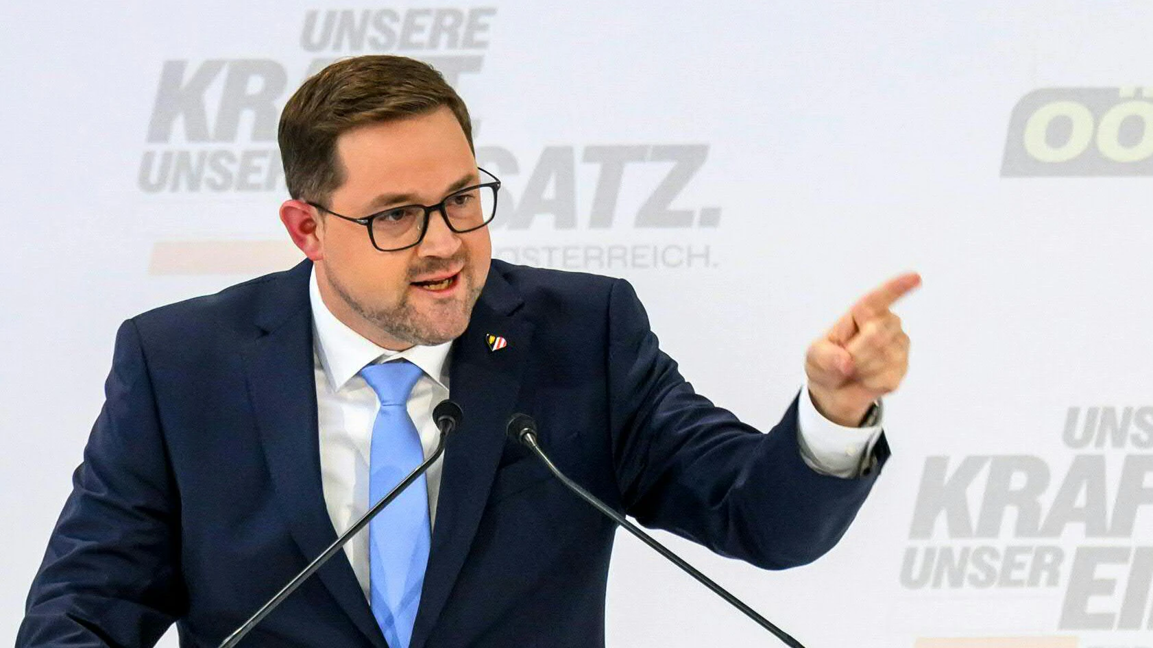 OÖVP-Landesgeschäftsführer Florian Hiegelsberger kritisiert die SPÖ-Ressorts scharf.
