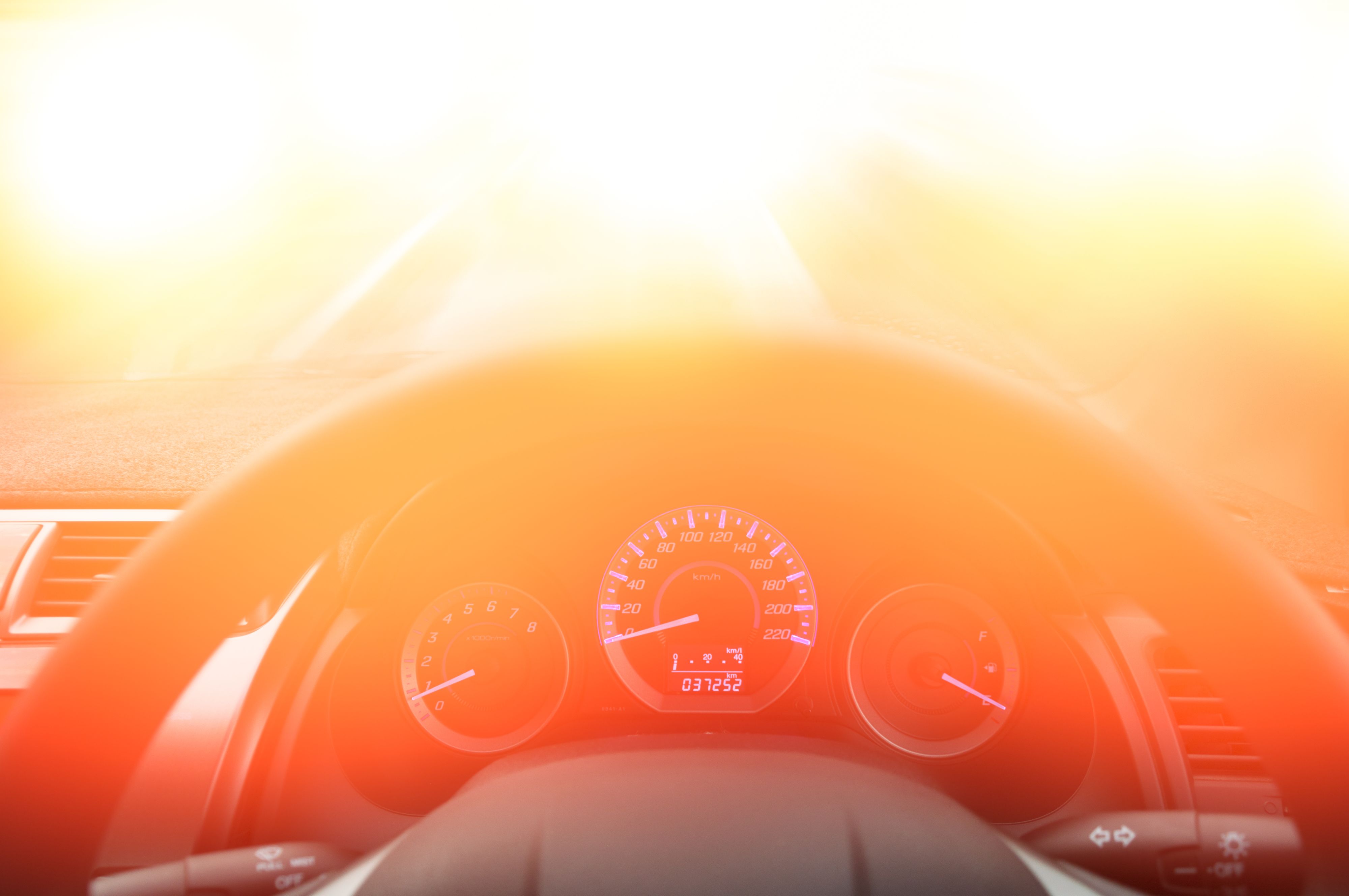 Es gibt einen simplen Trick, der die größte Hitze im Auto im Handumdrehen beseitigt.