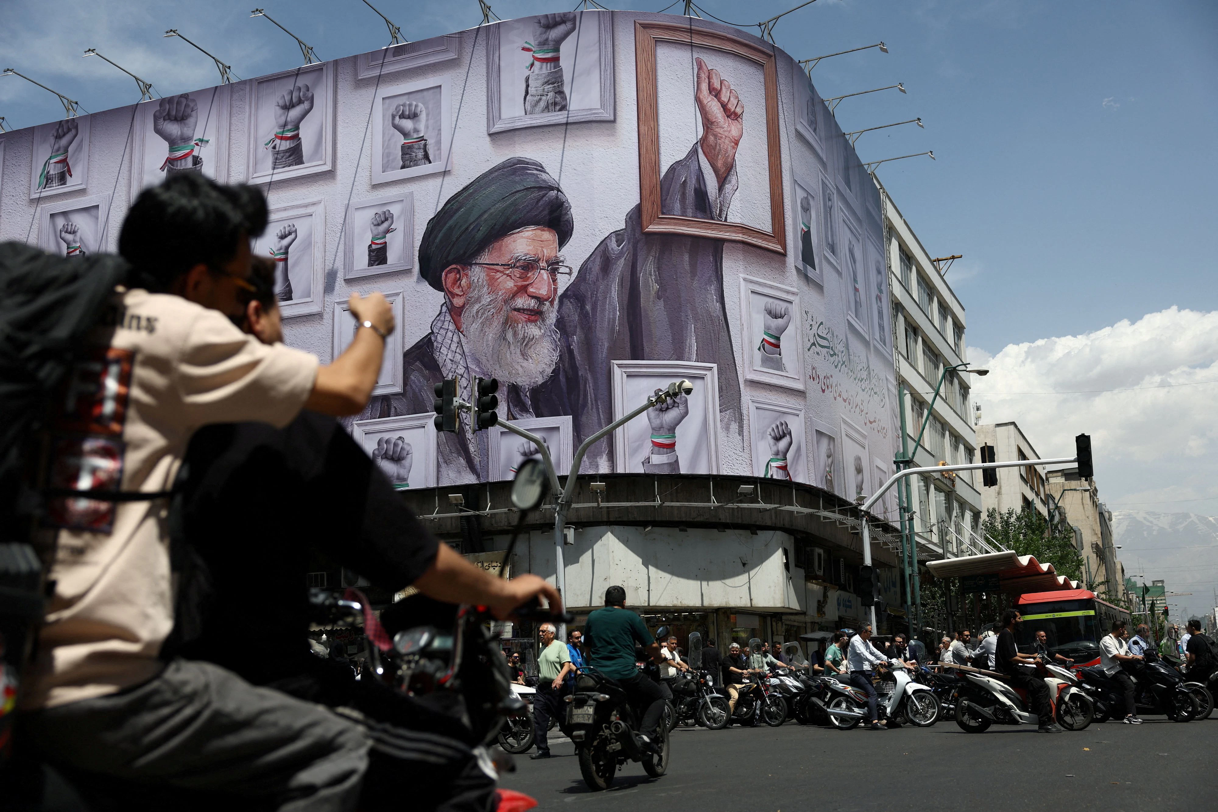 Propaganda-Bild von Ayatollah Ali Khamenei in den Straßen von Teheran