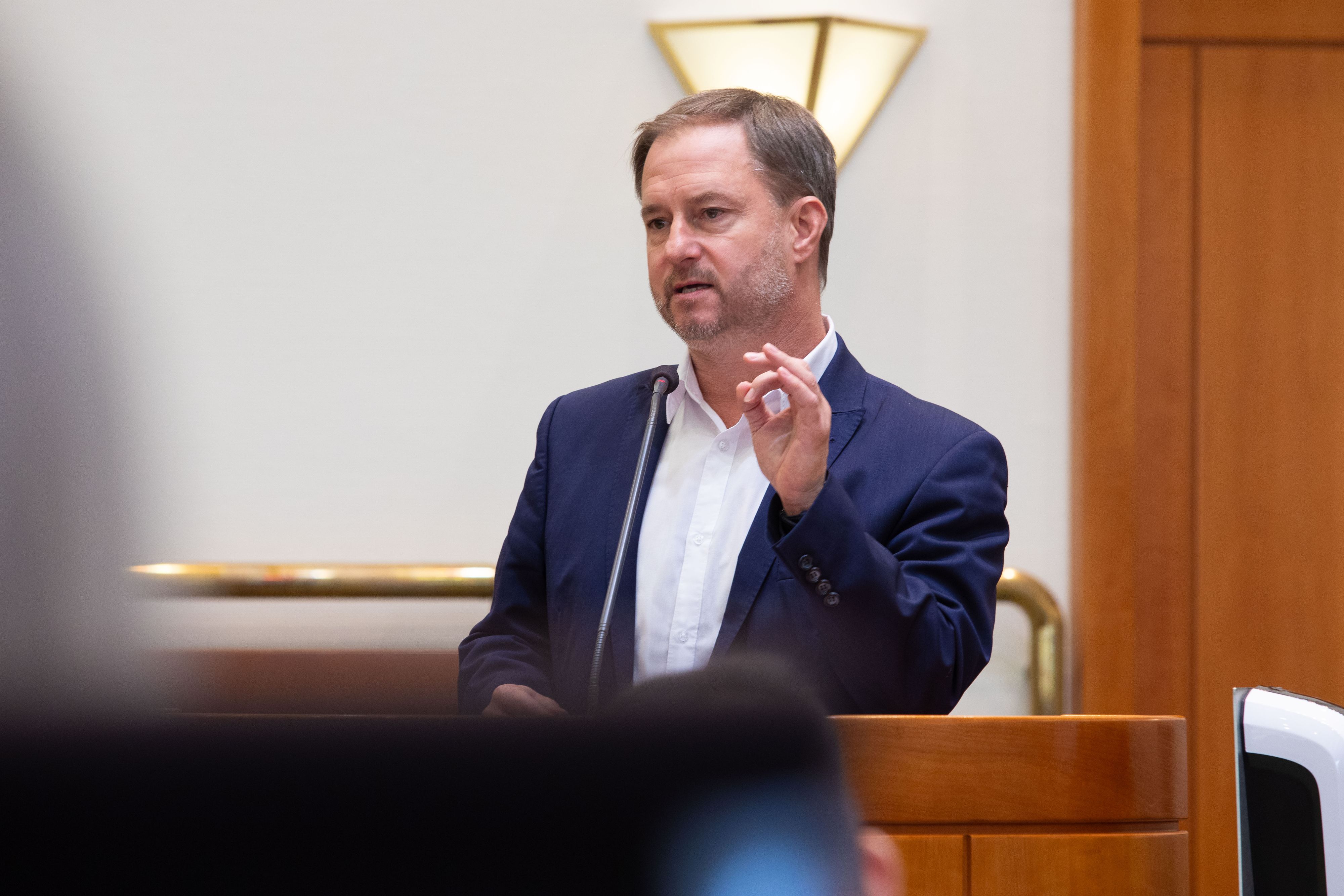 Roland Fürst poltert über die geplanten Kürzungen