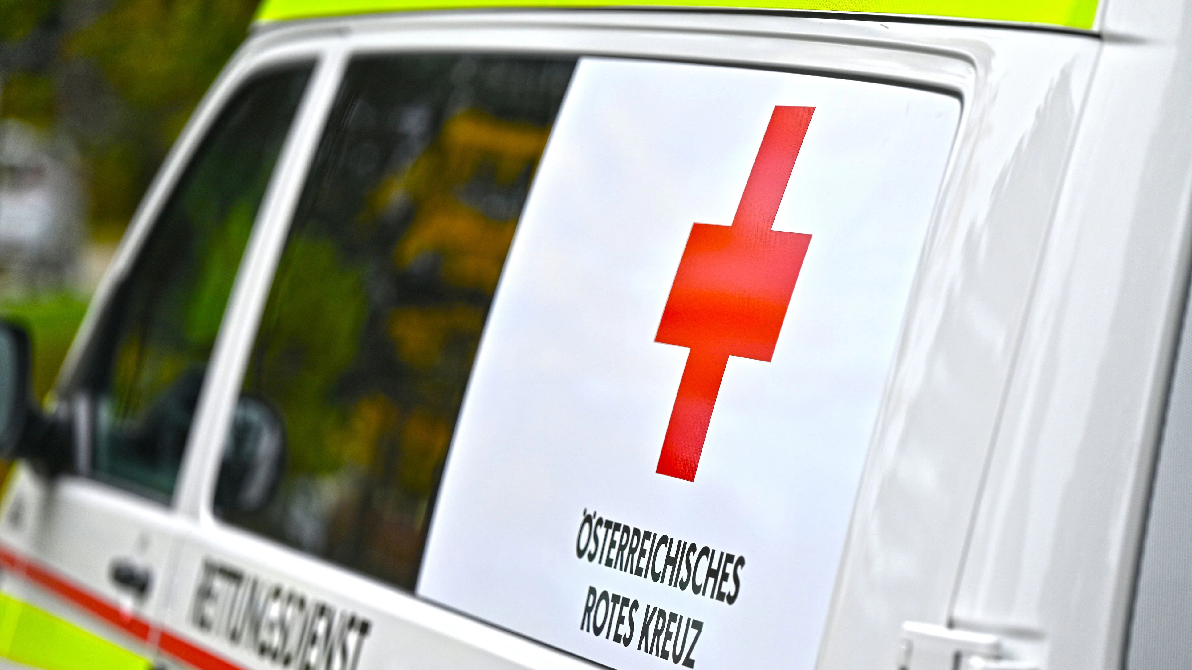 Heute.at - Rettungsauto kracht mit voller Wucht in Alko-Lenker