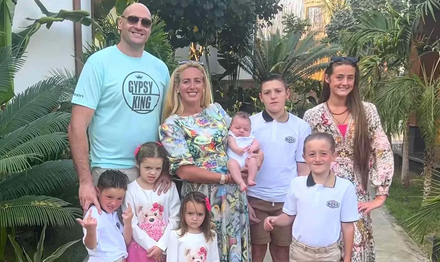Tyson Fury und Paris Fury mit ihren Kindern im Jahr 2023.
