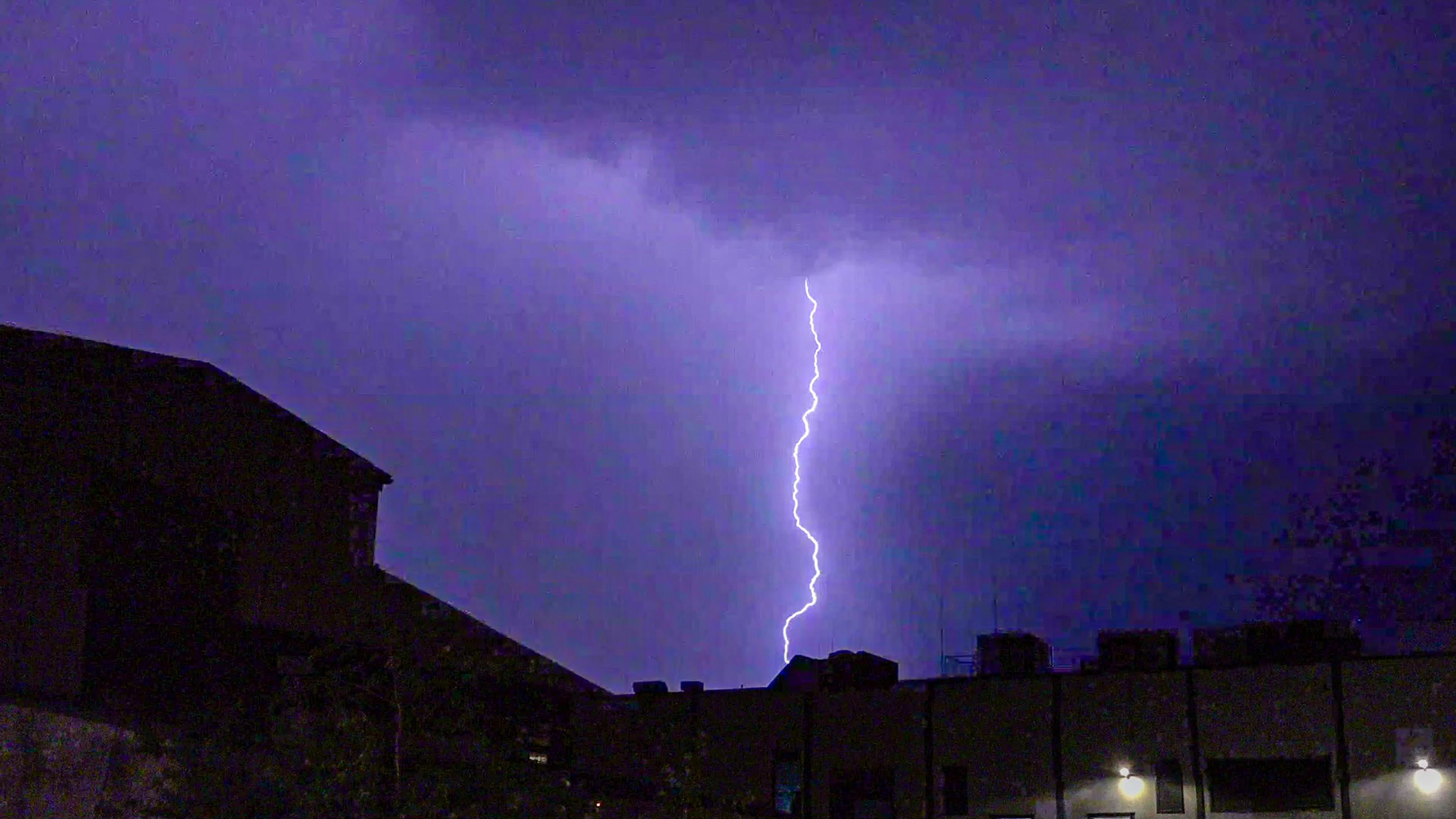 Im Süden Österreichs können die Gewitter teils kräftig ausfallen. (Symbolbild)