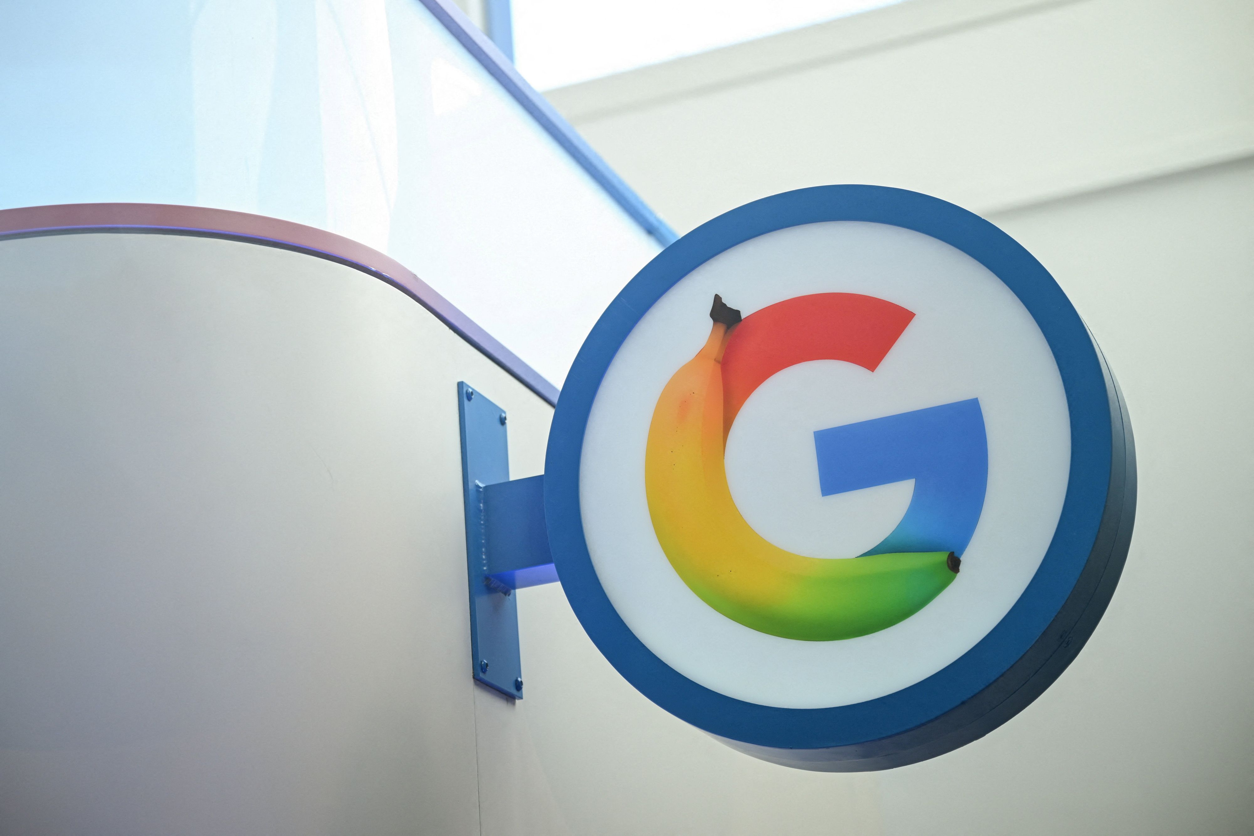 Ein eigens entworfenes Google-Logo anlässlich der Eröffnung des neuen Google-Zentrums für Künstliche Intelligenz (KI) in Berlin am 5. März 2026.