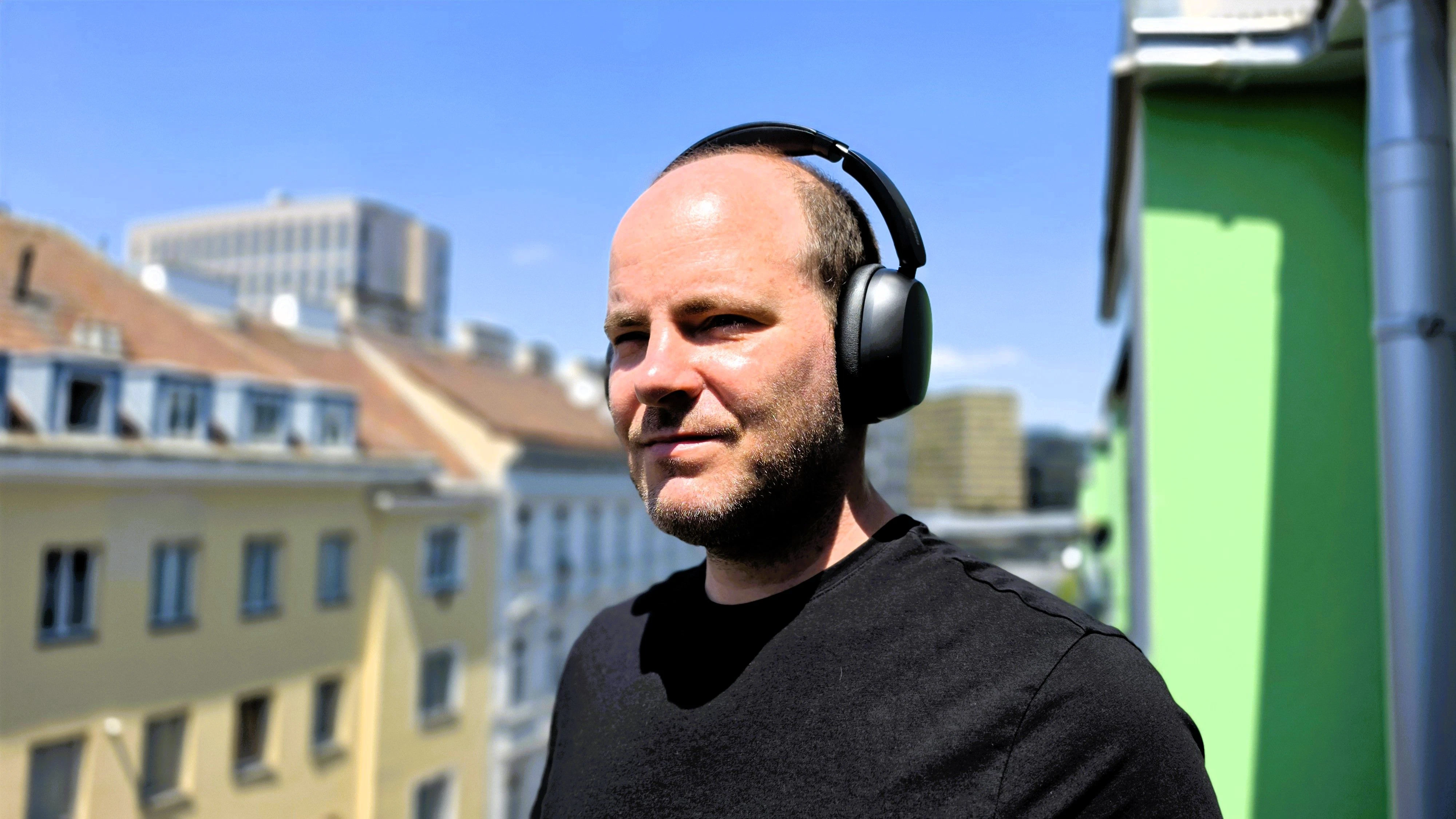 Die Redmi Headphones Neo liefern kein Premium-Erlebnis, wirken für ihren Preis aber auffallend ausgewogen.