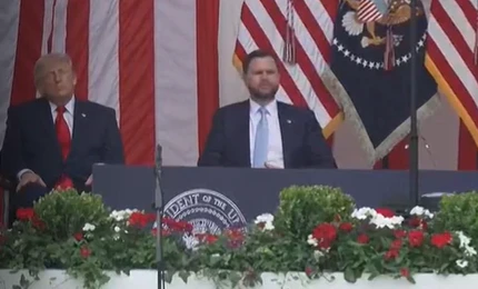 Heute.at - Trump nickt bei Gedenkfeier kurz weg: Langes Blinzeln
