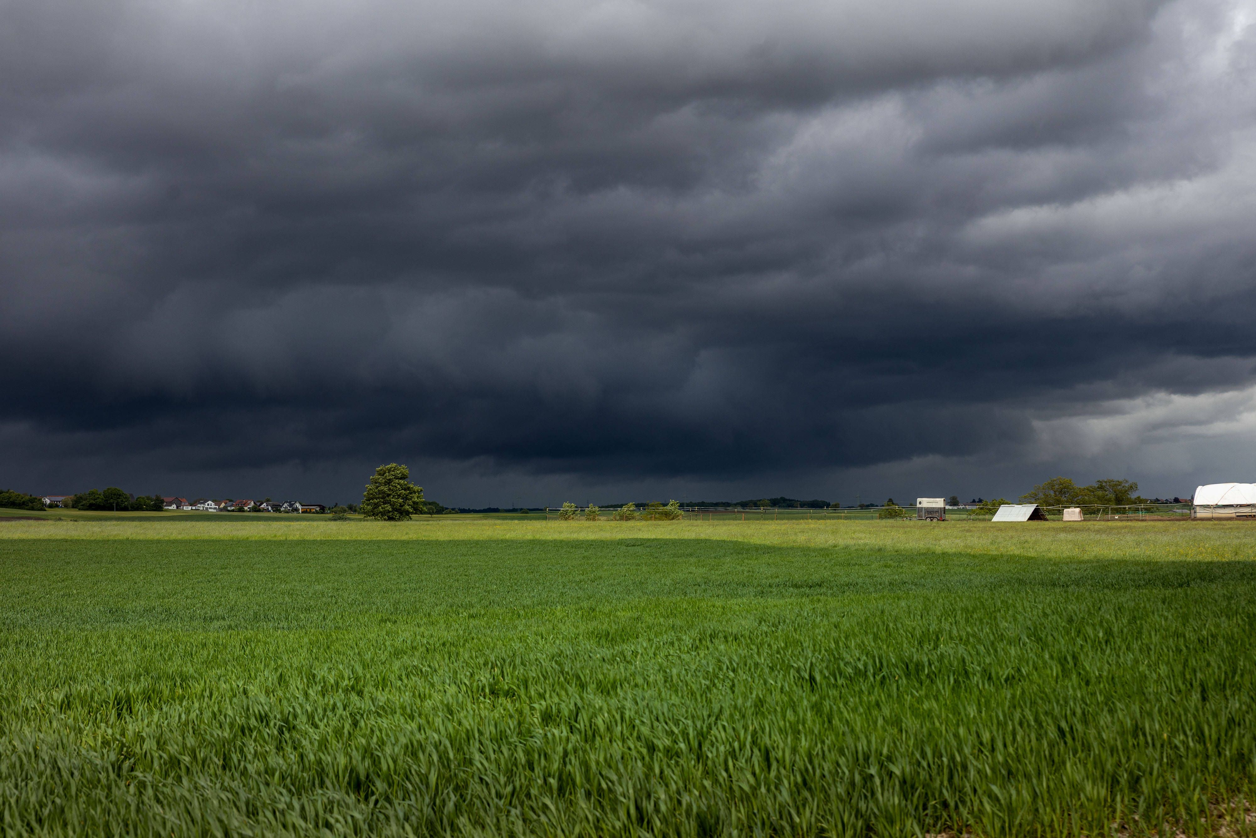 Heute.at - Kälte-Keule bringt kräftige Gewitter nach Österreich