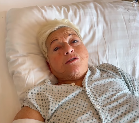 Jazz Gitti liegt im Krankenhaus.