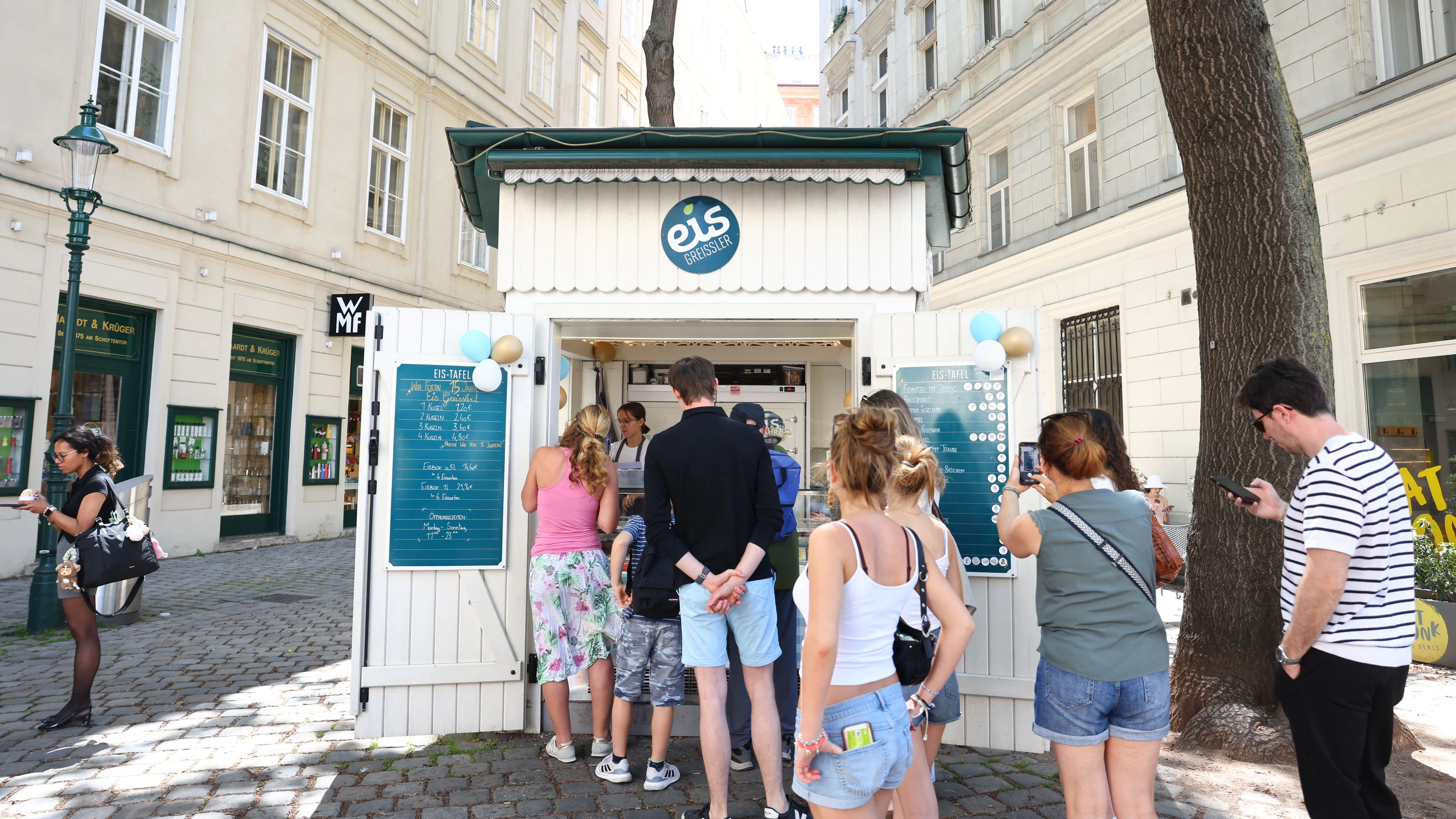 Viele Eisfans wollen die neuen Sorten probieren.