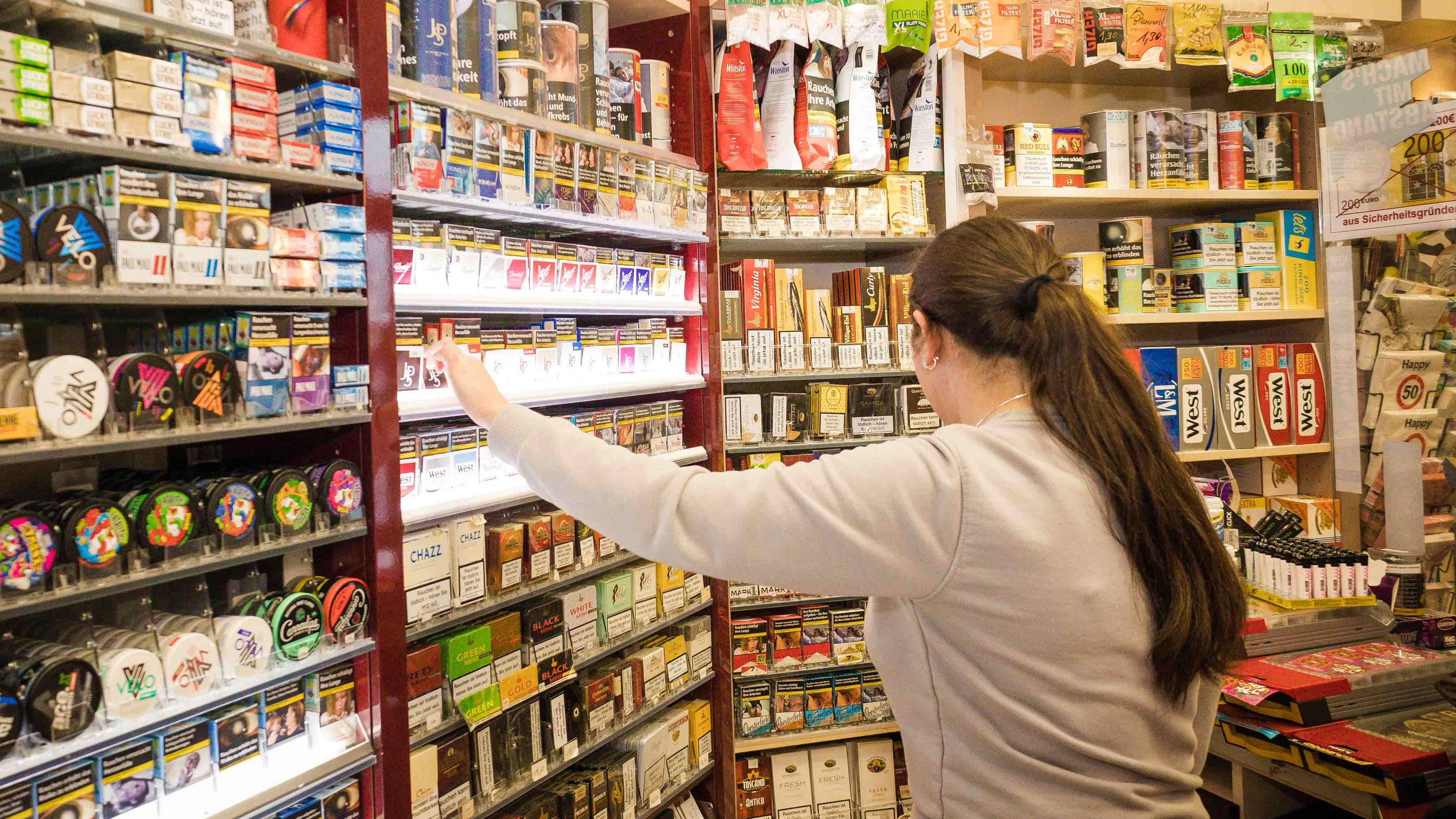 Für Zigaretten und Drehtabak gilt das Aroma-Verbot schon seit einem Jahrzehnt: Jetzt trifft es auch Tabaksticks.
