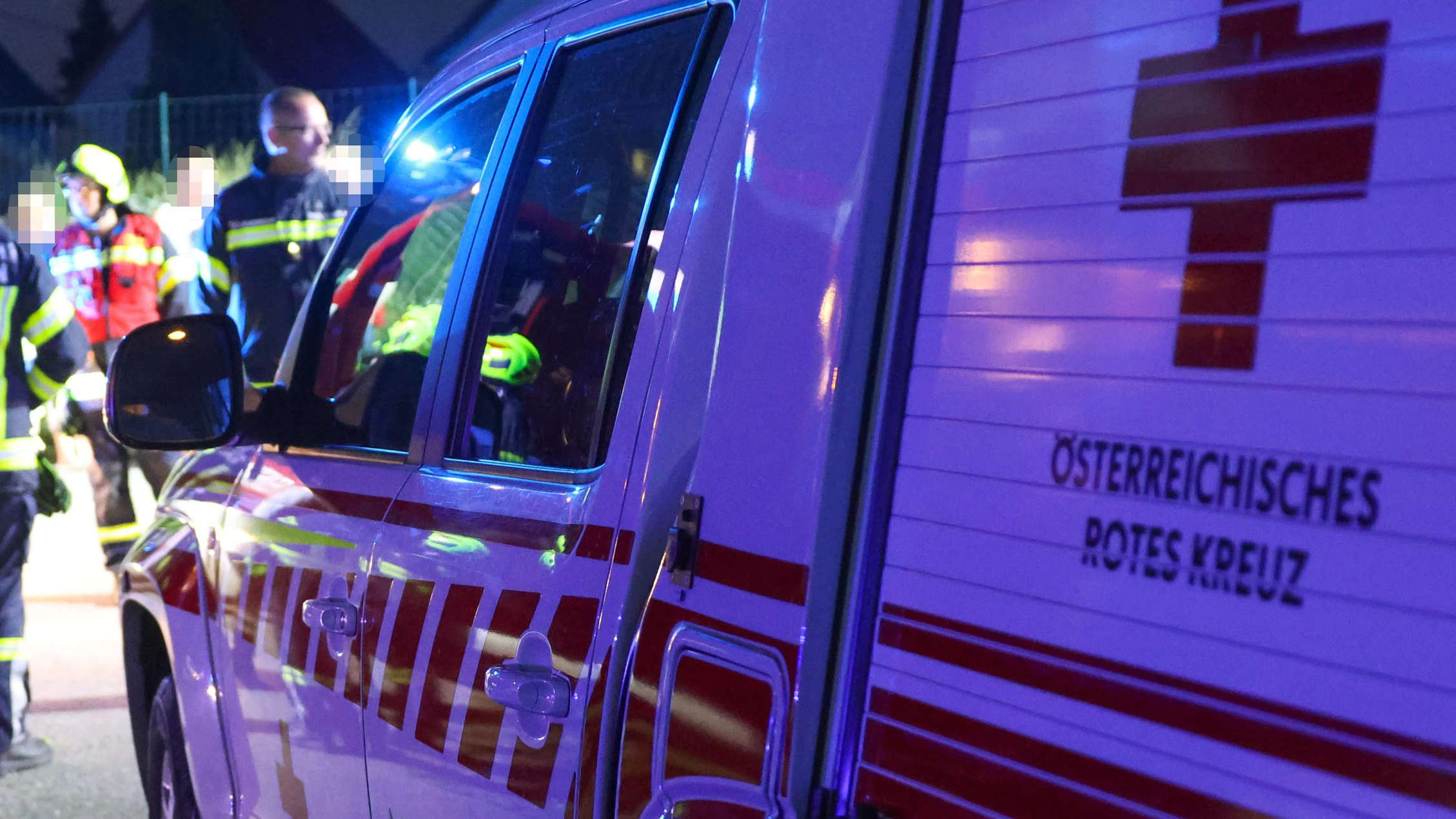 Gereizte Atemwege: Feuerwehr, Rettung und Notarzt wegen stechendem Geruch in Marchtrenk im Einsatz