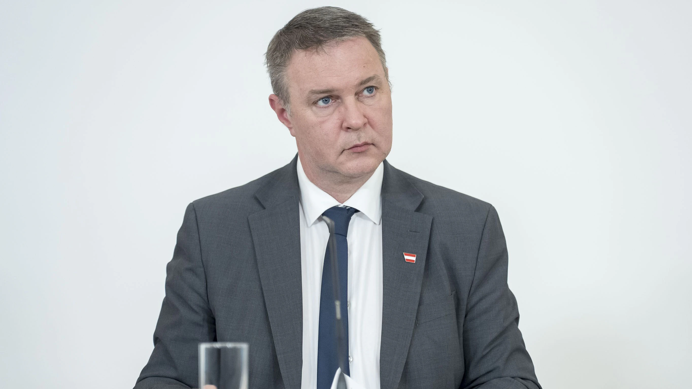 Andreas Babler hat die Kosten für externe Verträge bekannt gegeben.