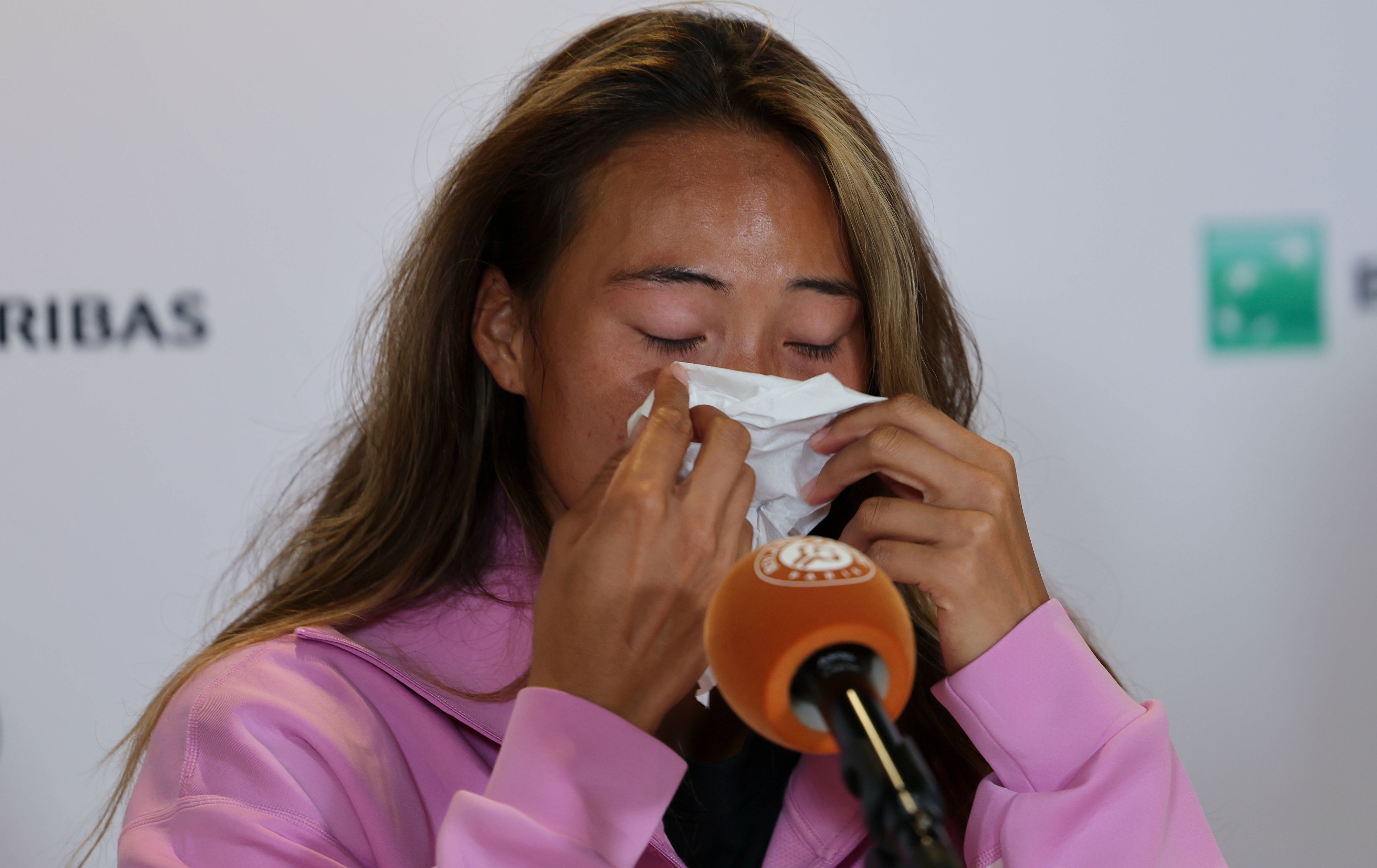 Zheng Qinwen hat in Paris eine Erstrunden-Niederlage kassiert und ist ausgeschieden. 