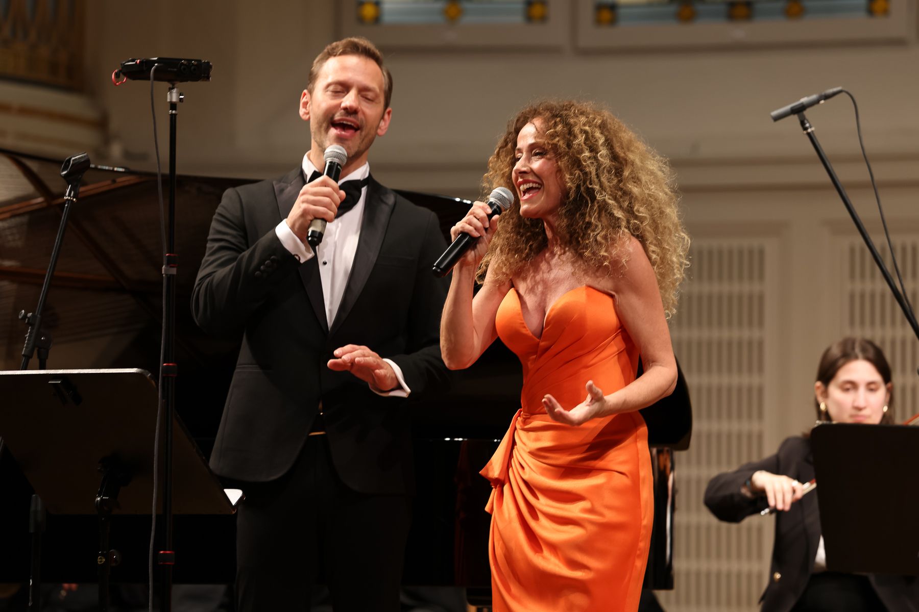Sandra Pires und Orlin Pavlov, die erstmals eine eigens arrangierte Version von „Here I Am“ präsentierten. 
