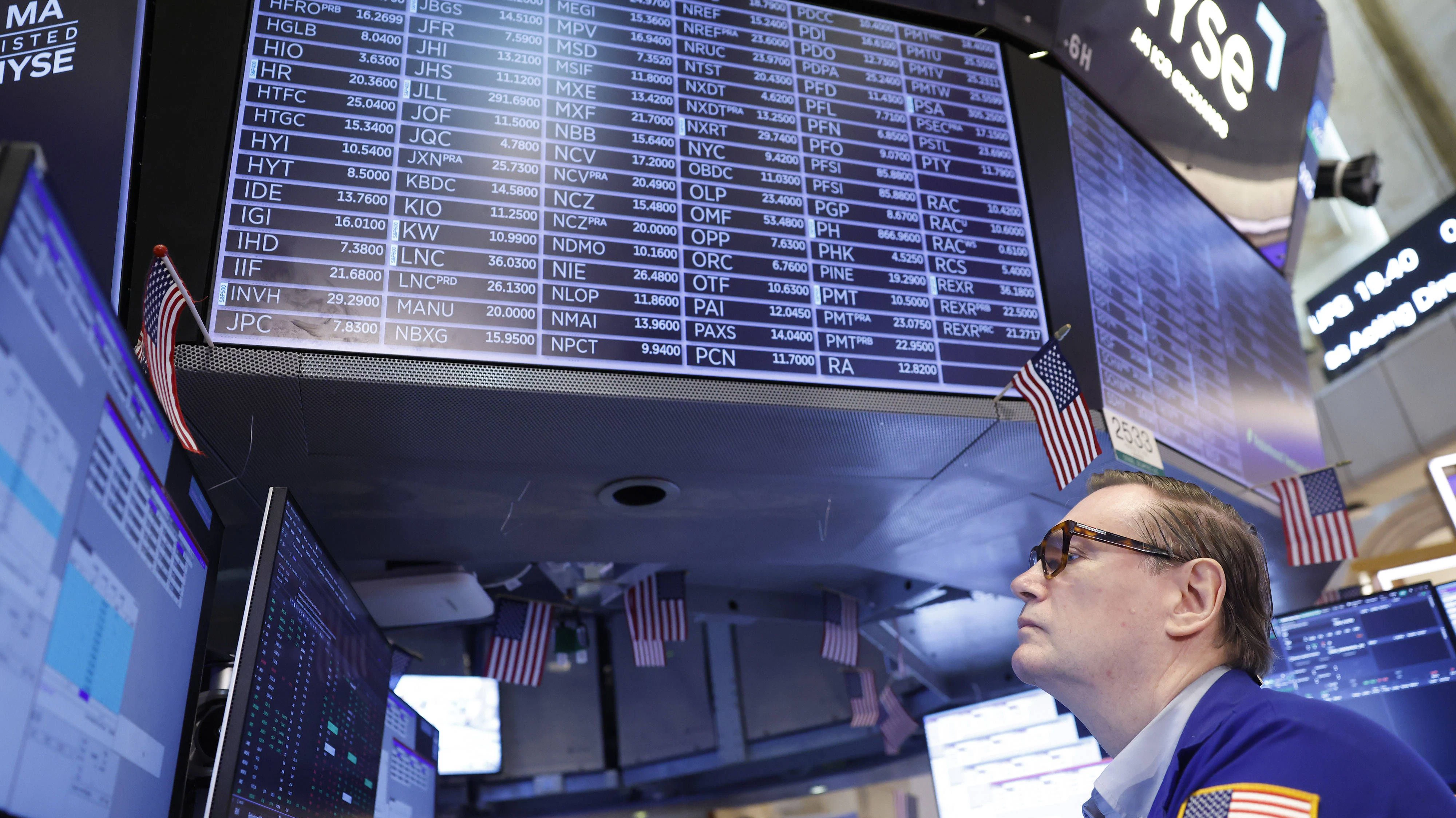 Traders work on the floor of the New York Stock Exchange on Wall Street on Tuesday, May 26, 2026 in New York City. The S&P 500 and Nasdaq rose to new highs as shaky Iran War negotiations Continue. PUBLICATIONxNOTxINxUSA NYP20260526111 JOHNxANGELILLO