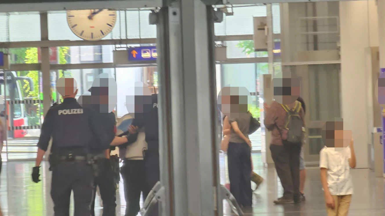 Mann verliert am Praterstern Nerven! Polizei im Einsatz