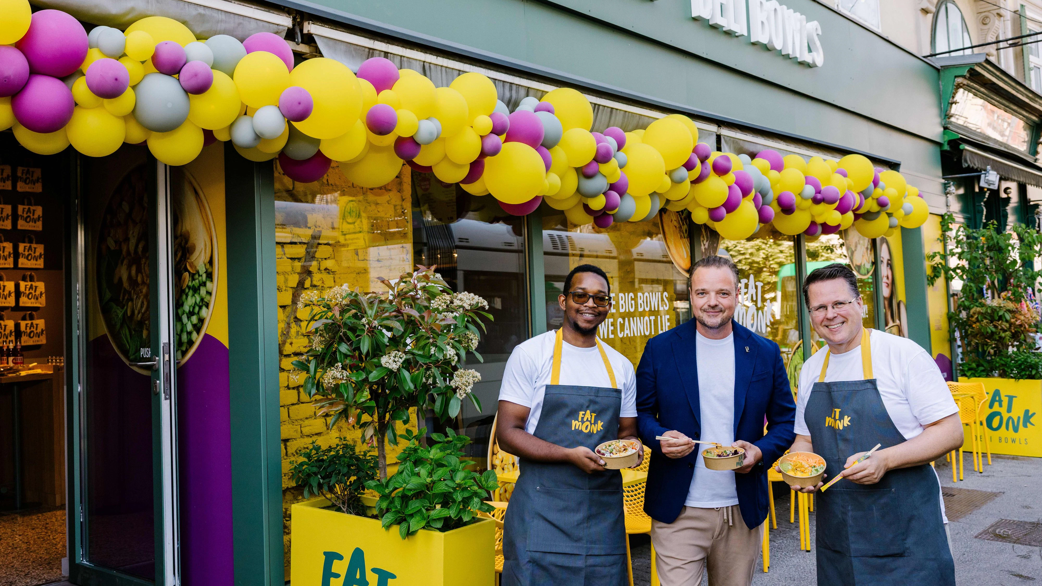 Melvin Duharte Gonzales (Store Manager, Fat Monk Graz), Philipp Zinggl (Chief Restaurant Officer, DoN group), Stefan Köhrl (Head of Operations, Fat Monk)	  	© DoN group