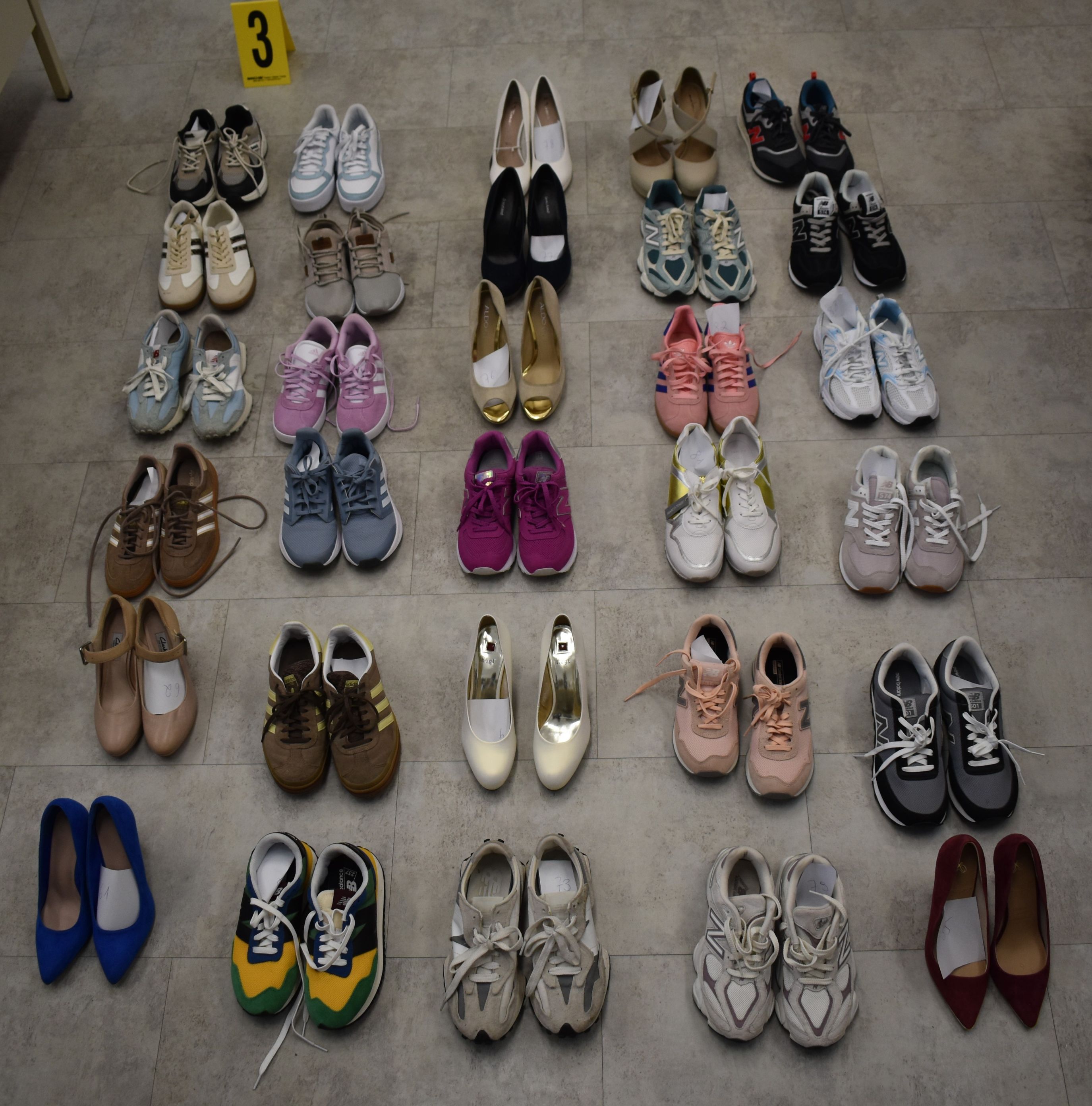 Mann stahl 170 Paar Frauenschuhe – Opfer gesucht