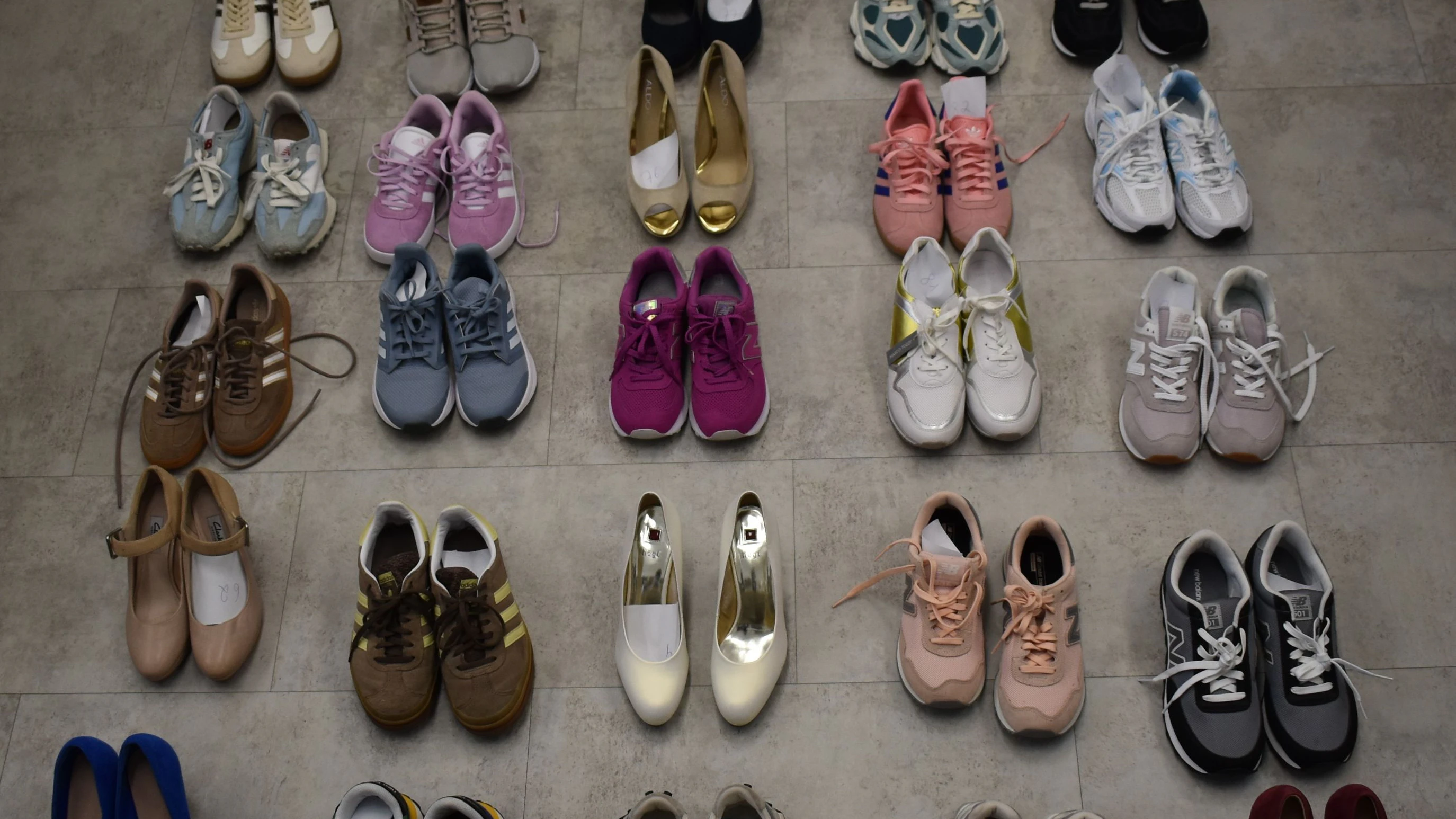 Mann stahl 170 Paar Frauenschuhe – Opfer gesucht