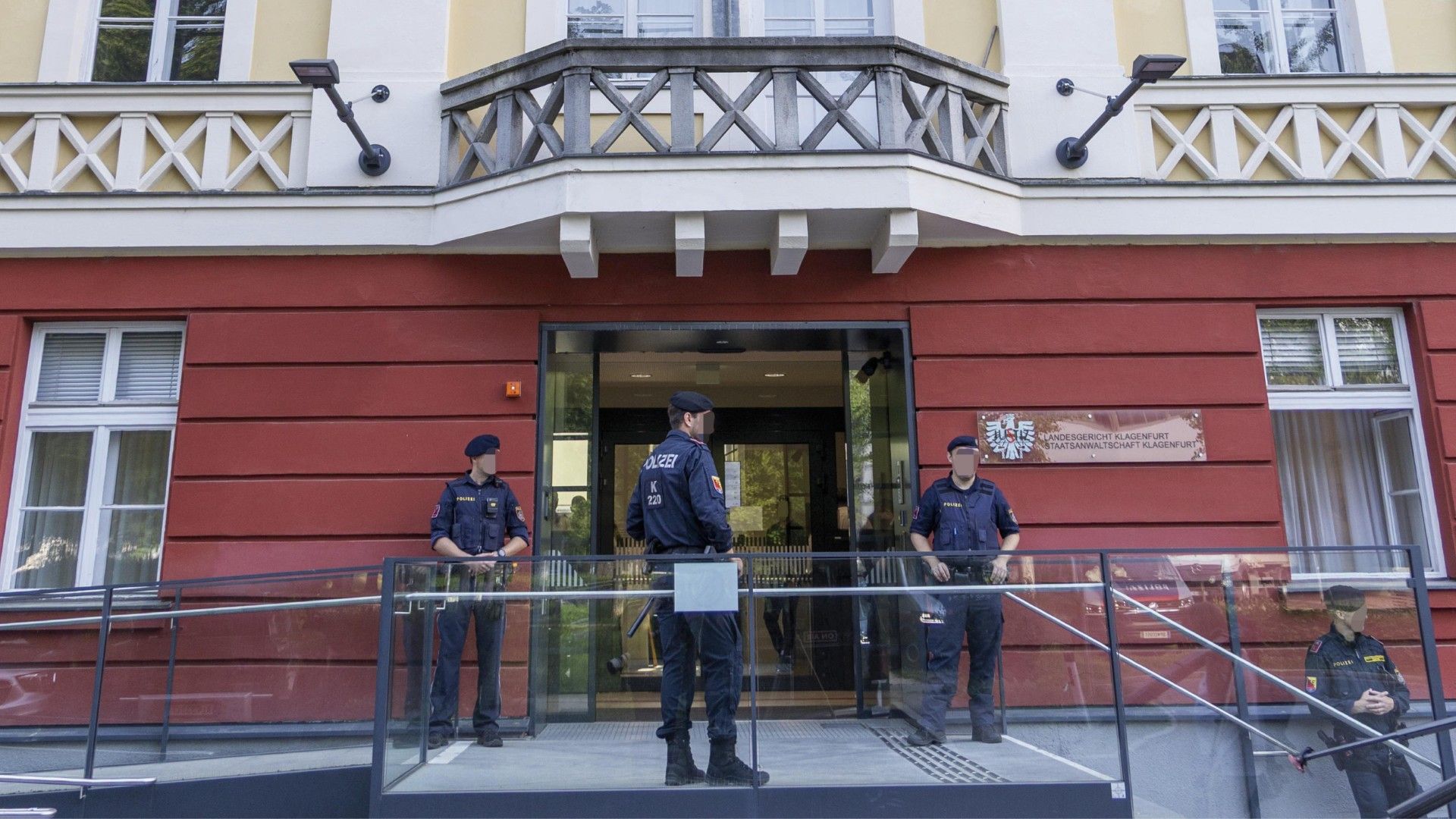 Der 24-jährige IS-Fanatiker muss sich am Mittwoch am Landesgericht Klagenfurt verantworten. Es herrscht höchste Sicherheitsstufe - das gab es hier noch nie.