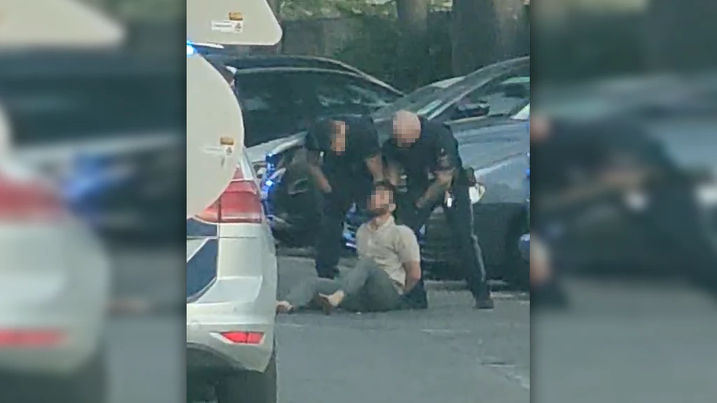 Der Mann ging auf die Polizisten los und wurde festgenommen.