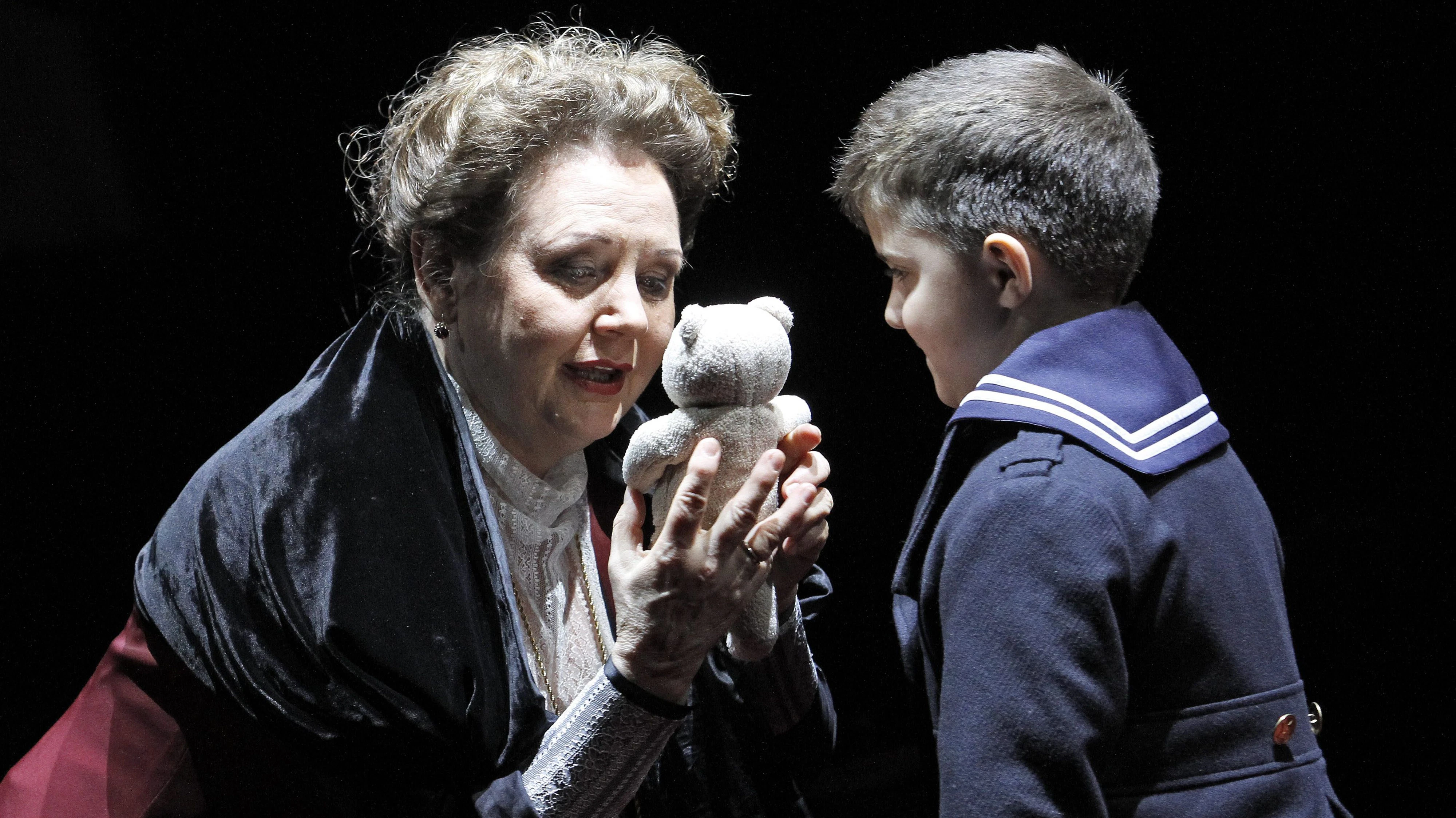 Swetlana Schönfeld in "Wassa Schelesnowa", Theaterstück von Maxim Gorki im Berliner Ensemble in Berlin, 2012.